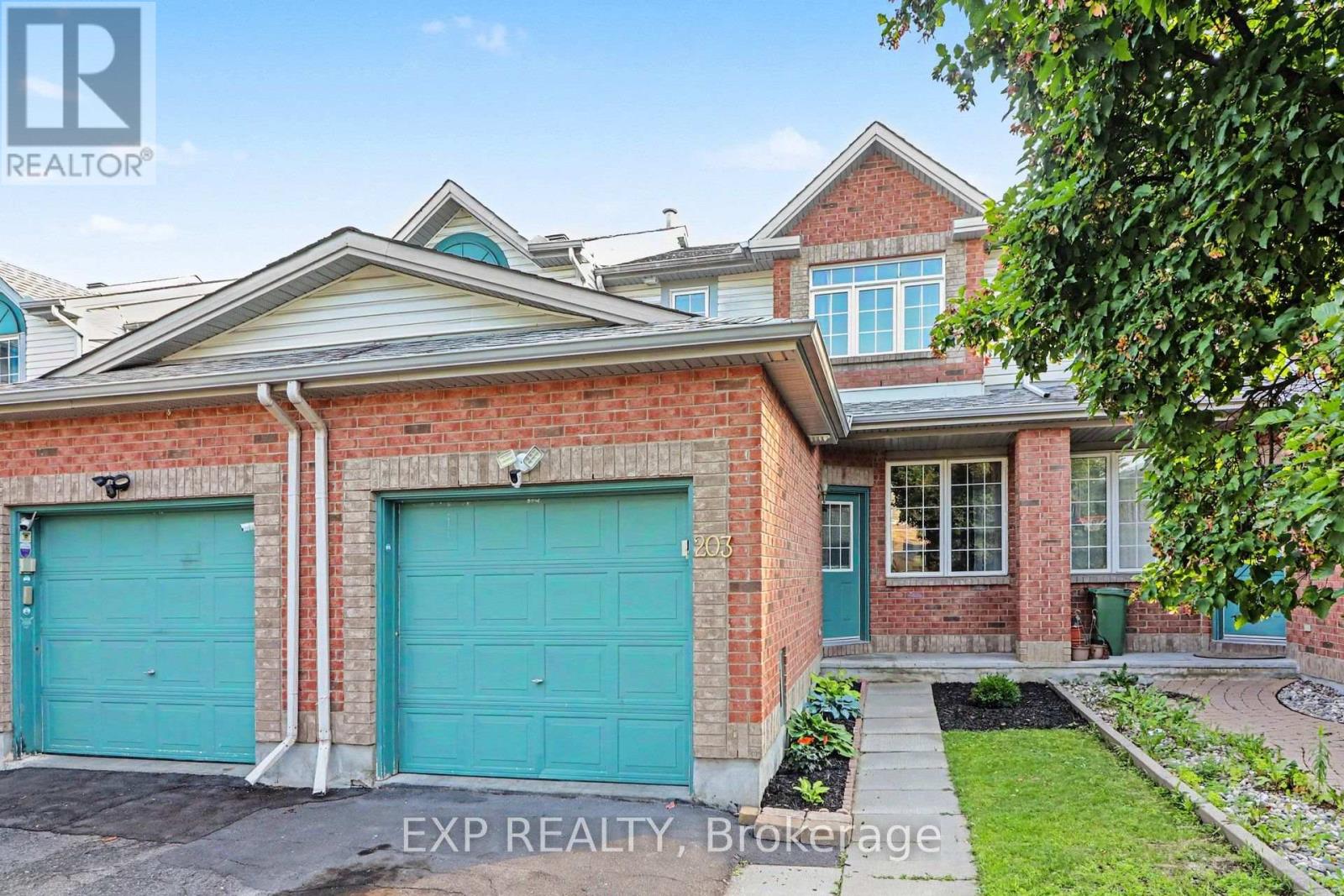 203 Duntroon Circle, Ottawa, Ontario  K1T 4C9 - Photo 2 - X13556326