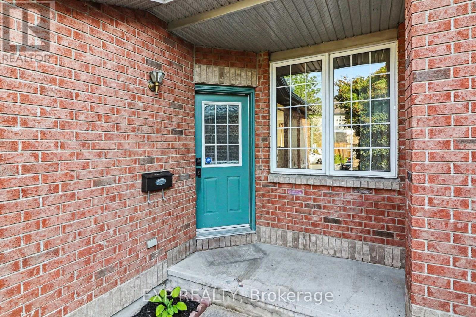 203 Duntroon Circle, Ottawa, Ontario  K1T 4C9 - Photo 4 - X13556326