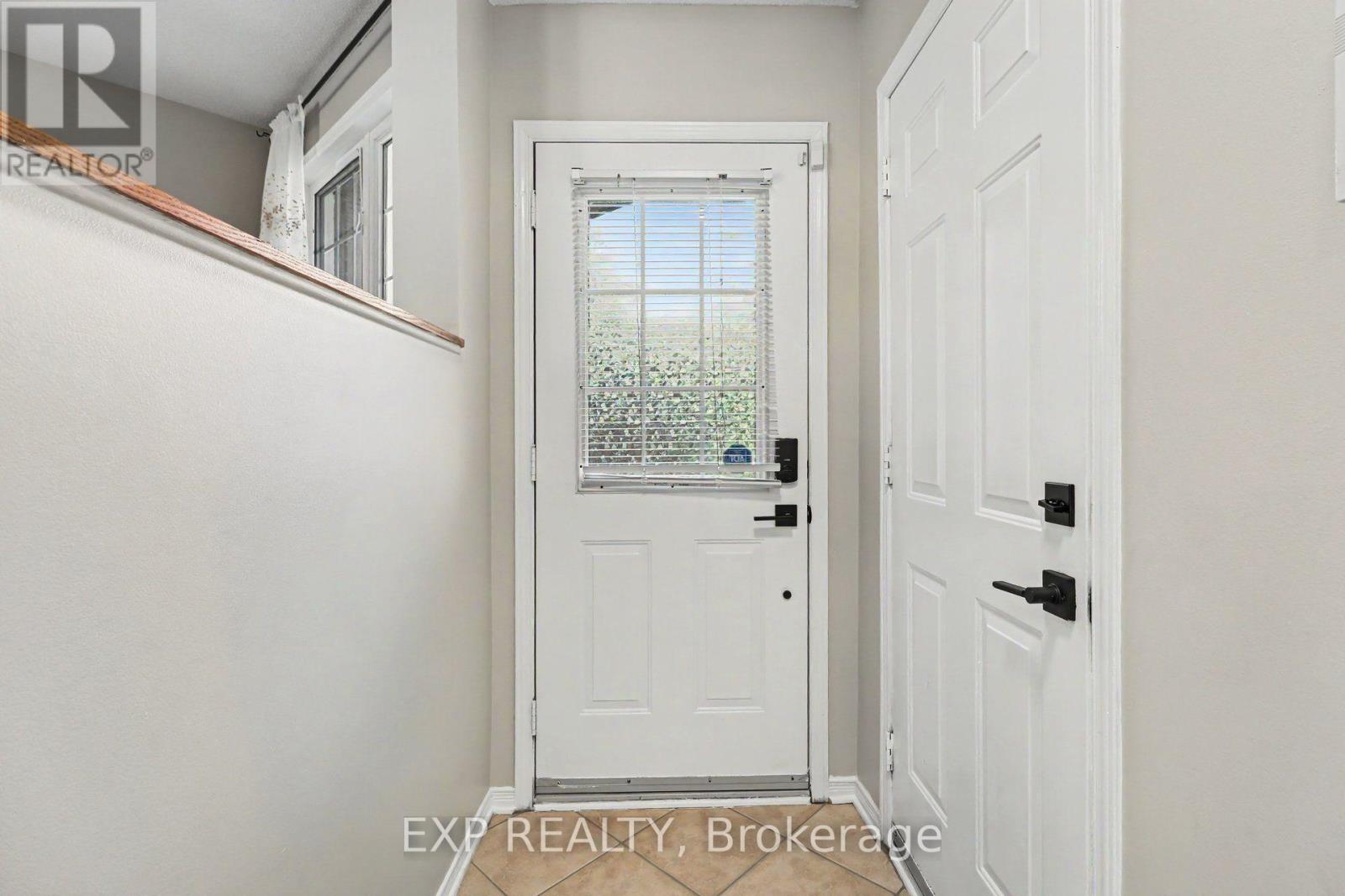 203 Duntroon Circle, Ottawa, Ontario  K1T 4C9 - Photo 5 - X13556326
