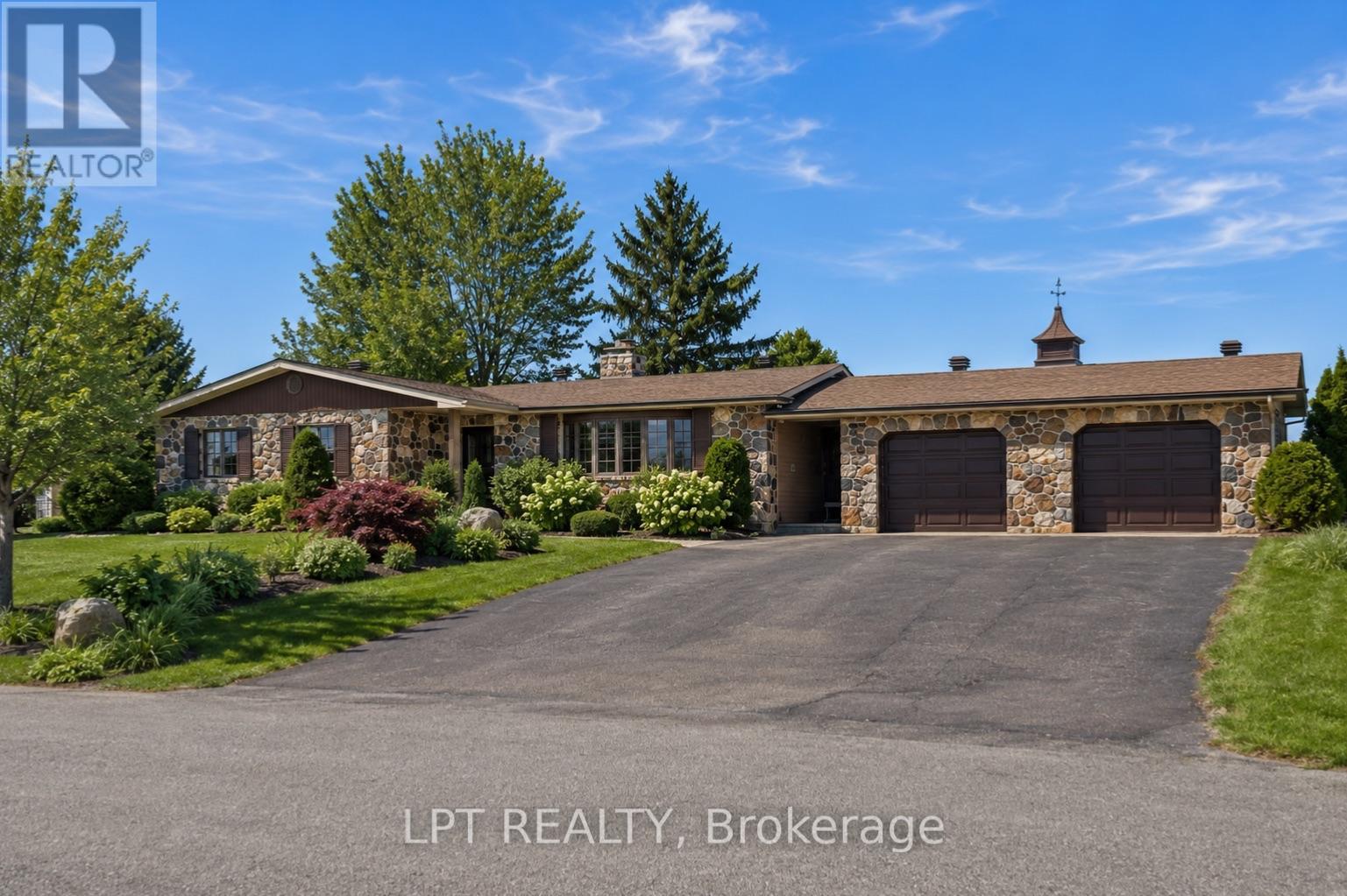 10 Orchard Street, Hawkesbury, Ontario  K6A 2V7 - Photo 1 - X13557348