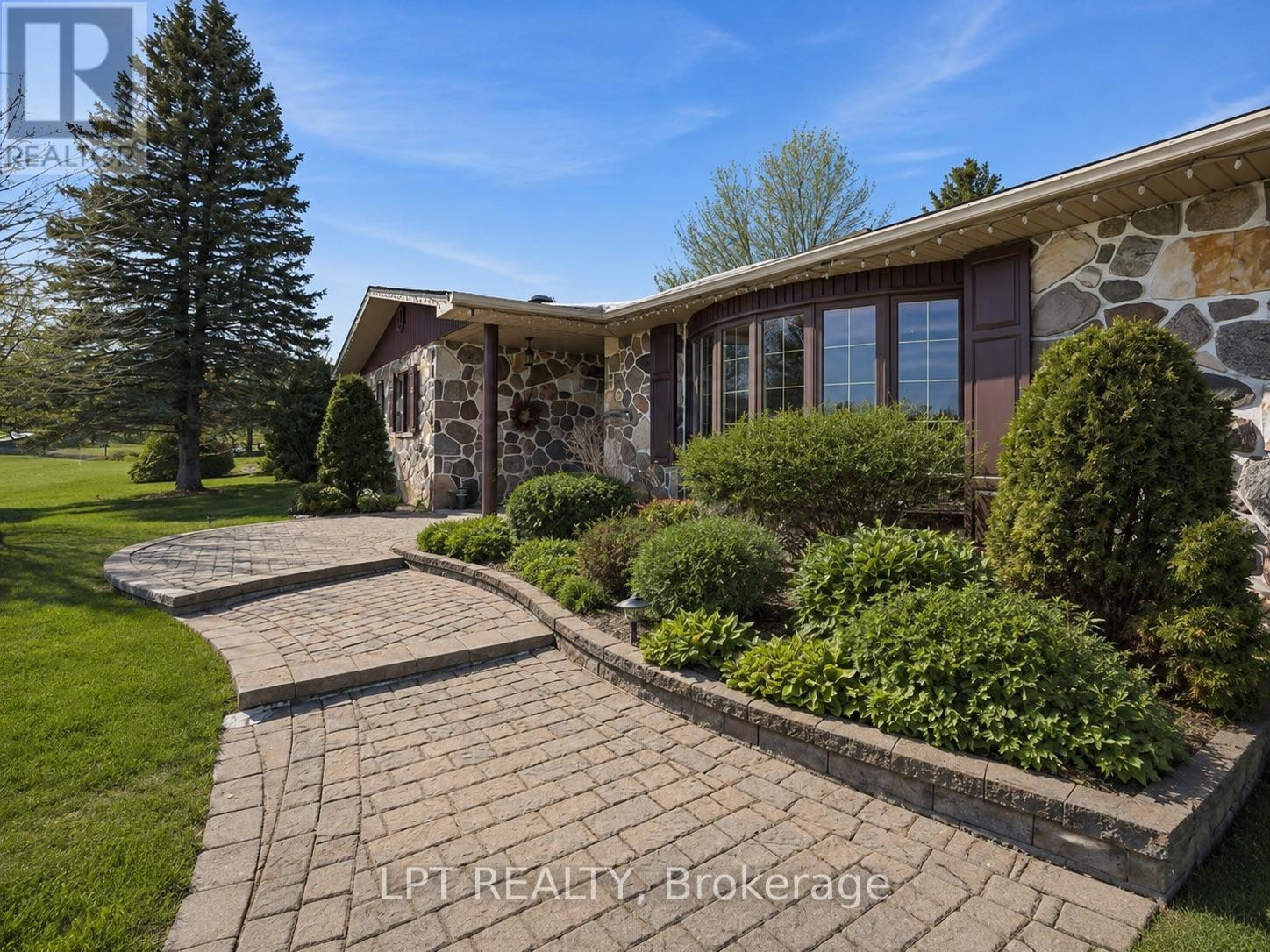 10 Orchard Street, Hawkesbury, Ontario  K6A 2V7 - Photo 2 - X13557348