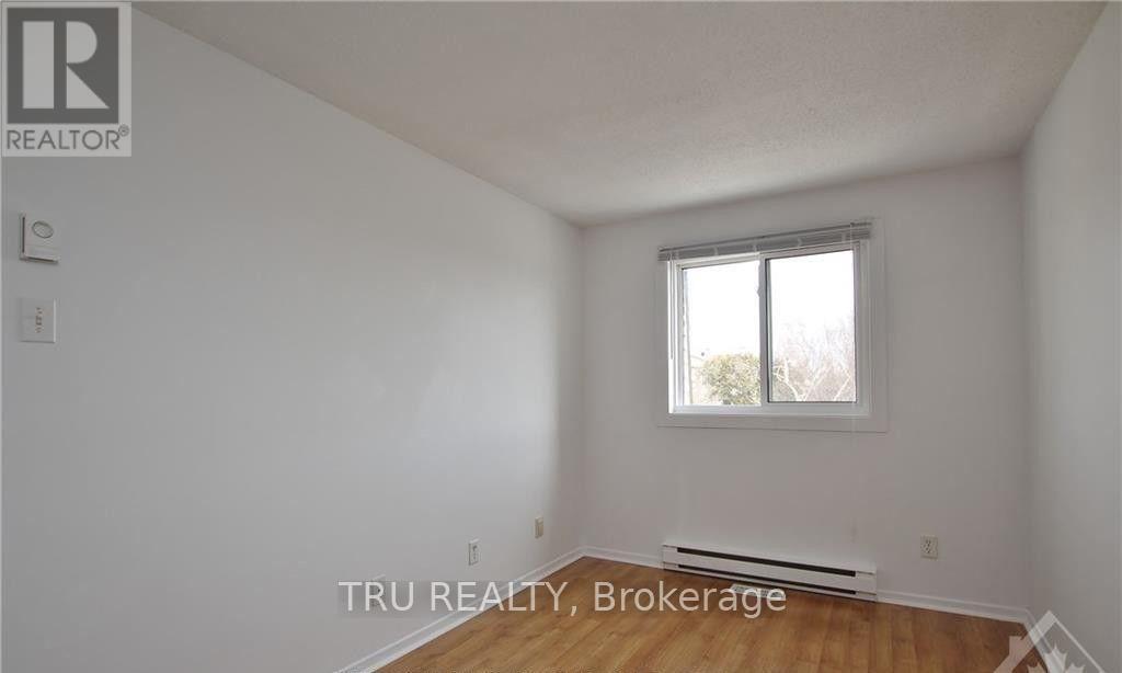 B - 302 Craig Henry Drive, Ottawa, Ontario  K2G 4H5 - Photo 12 - X13557354