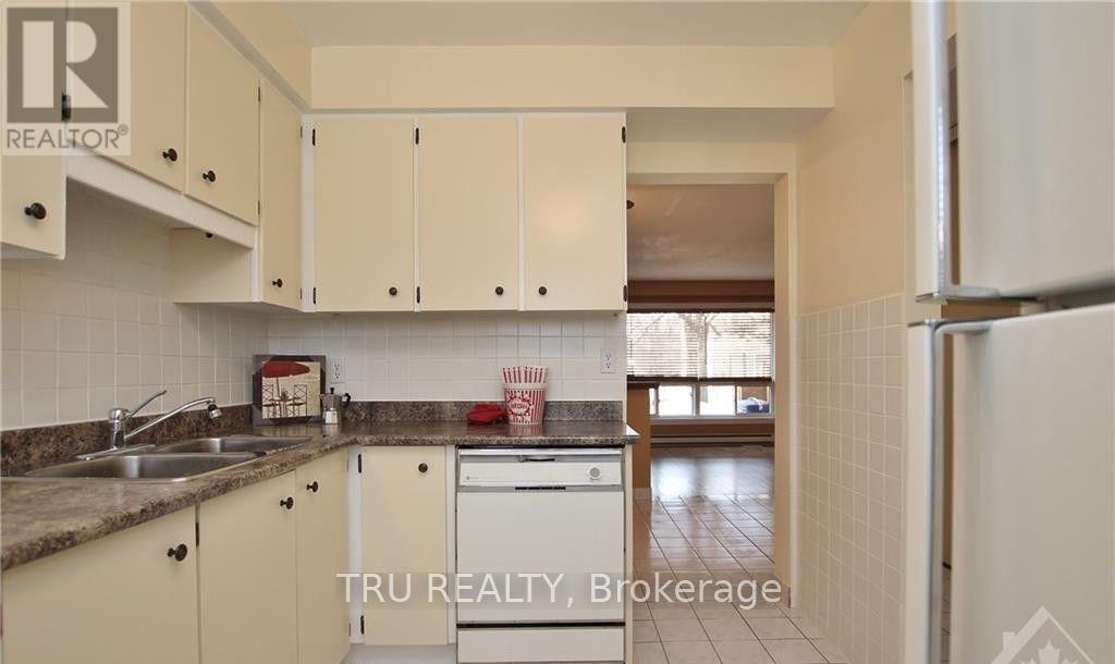 B - 302 Craig Henry Drive, Ottawa, Ontario  K2G 4H5 - Photo 5 - X13557354