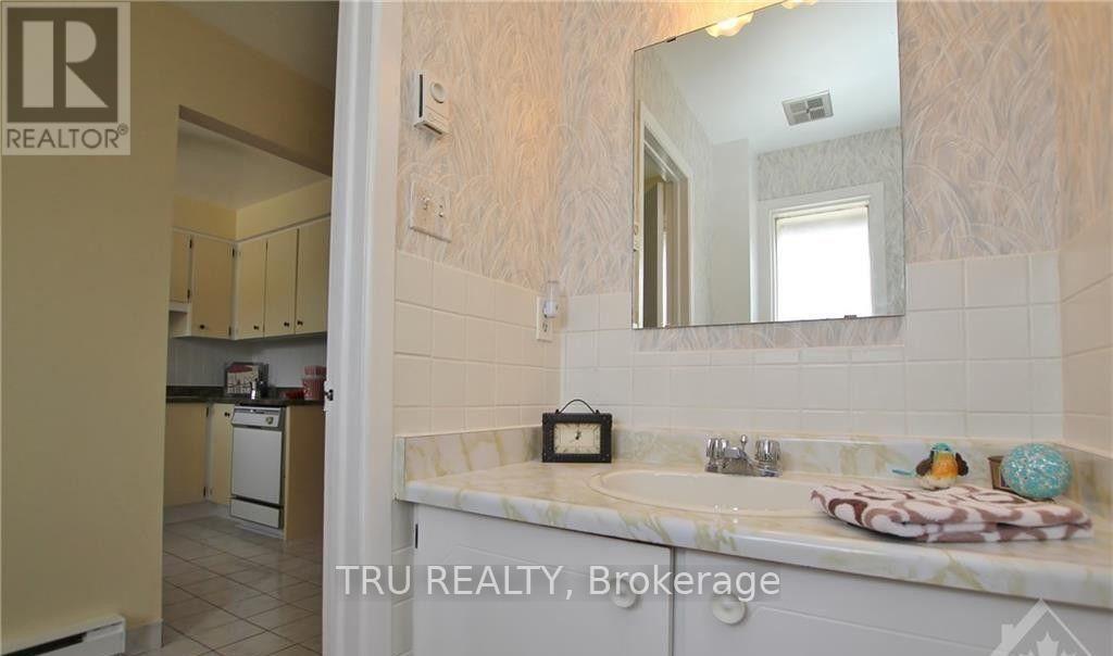 B - 302 Craig Henry Drive, Ottawa, Ontario  K2G 4H5 - Photo 9 - X13557354