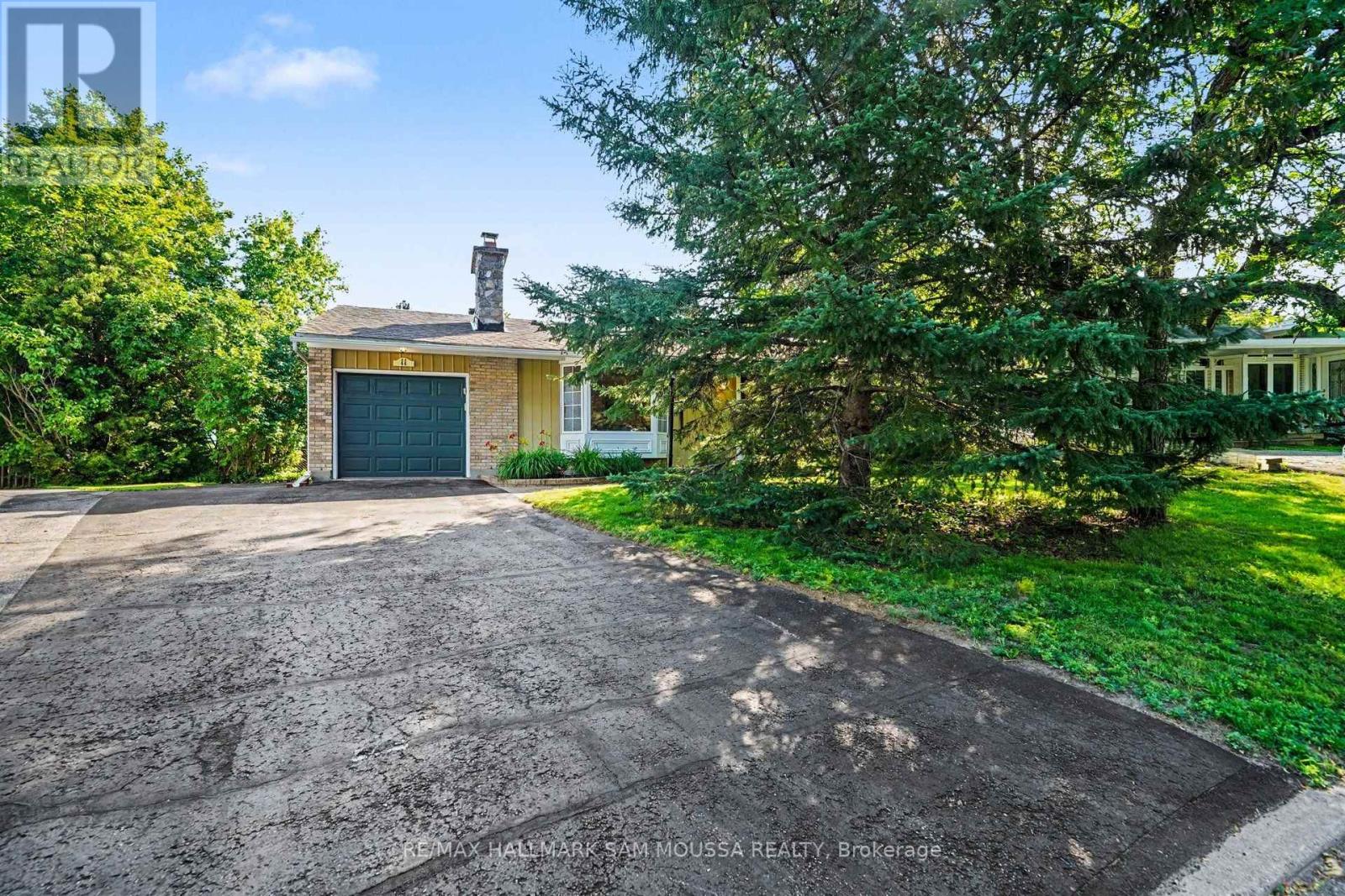 11 Springdale Crescent, Ottawa, Ontario  K2H 5T7 - Photo 1 - X13557552
