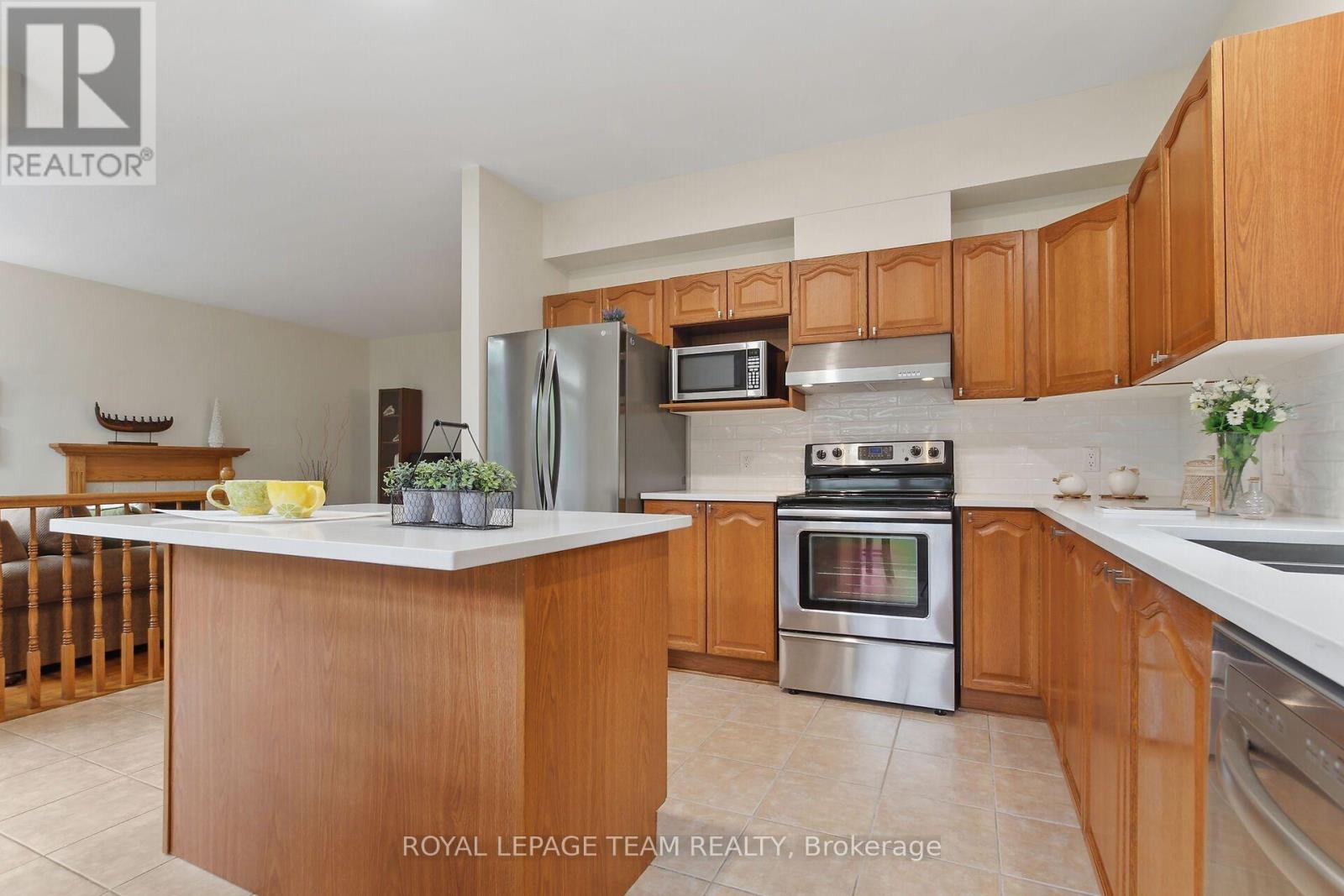 4 Keno Way, Ottawa, Ontario  K2T 1H4 - Photo 3 - X13557932