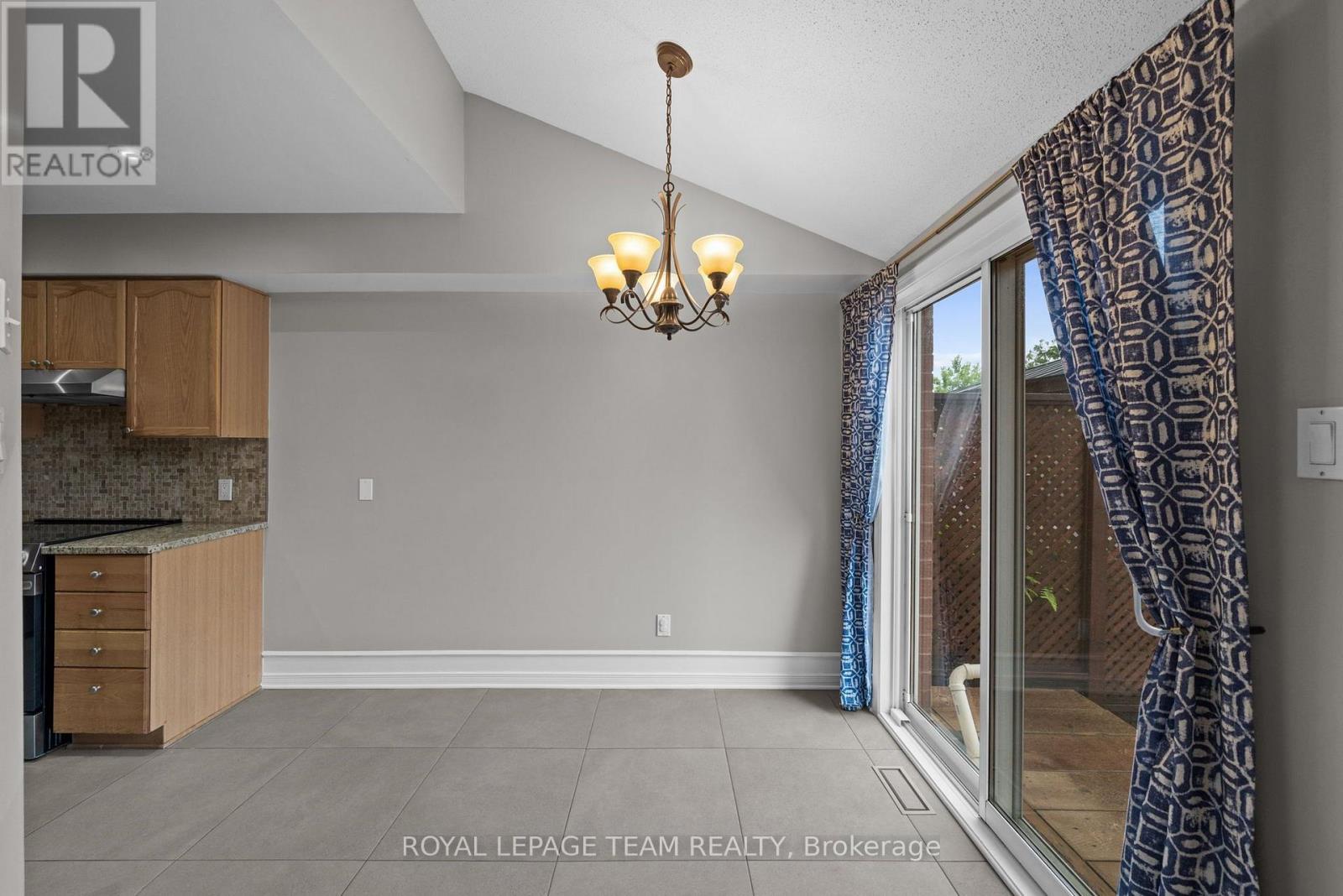 937 Goose River Avenue, Ottawa, Ontario  K1V 1T7 - Photo 11 - X13558124