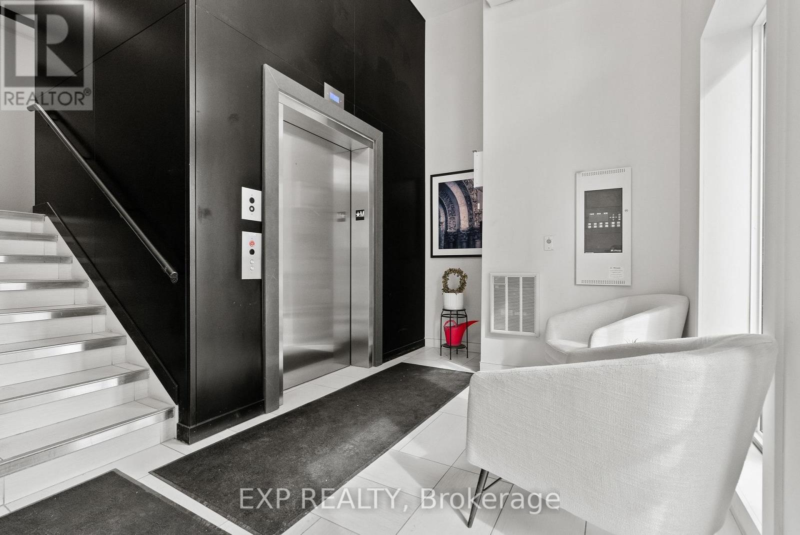 301 - 100 Cortile Private, Ottawa, Ontario  K1V 2S8 - Photo 3 - X13558244