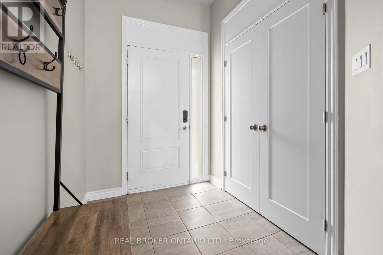 838 Cedar Creek Drive, Ottawa, Ontario  K1T 0N6 - Photo 2 - X13559418