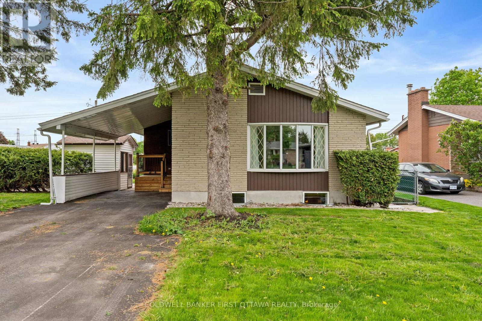 26 Spring Garden Avenue, Ottawa, Ontario  K2G 3B4 - Photo 1 - X13559662