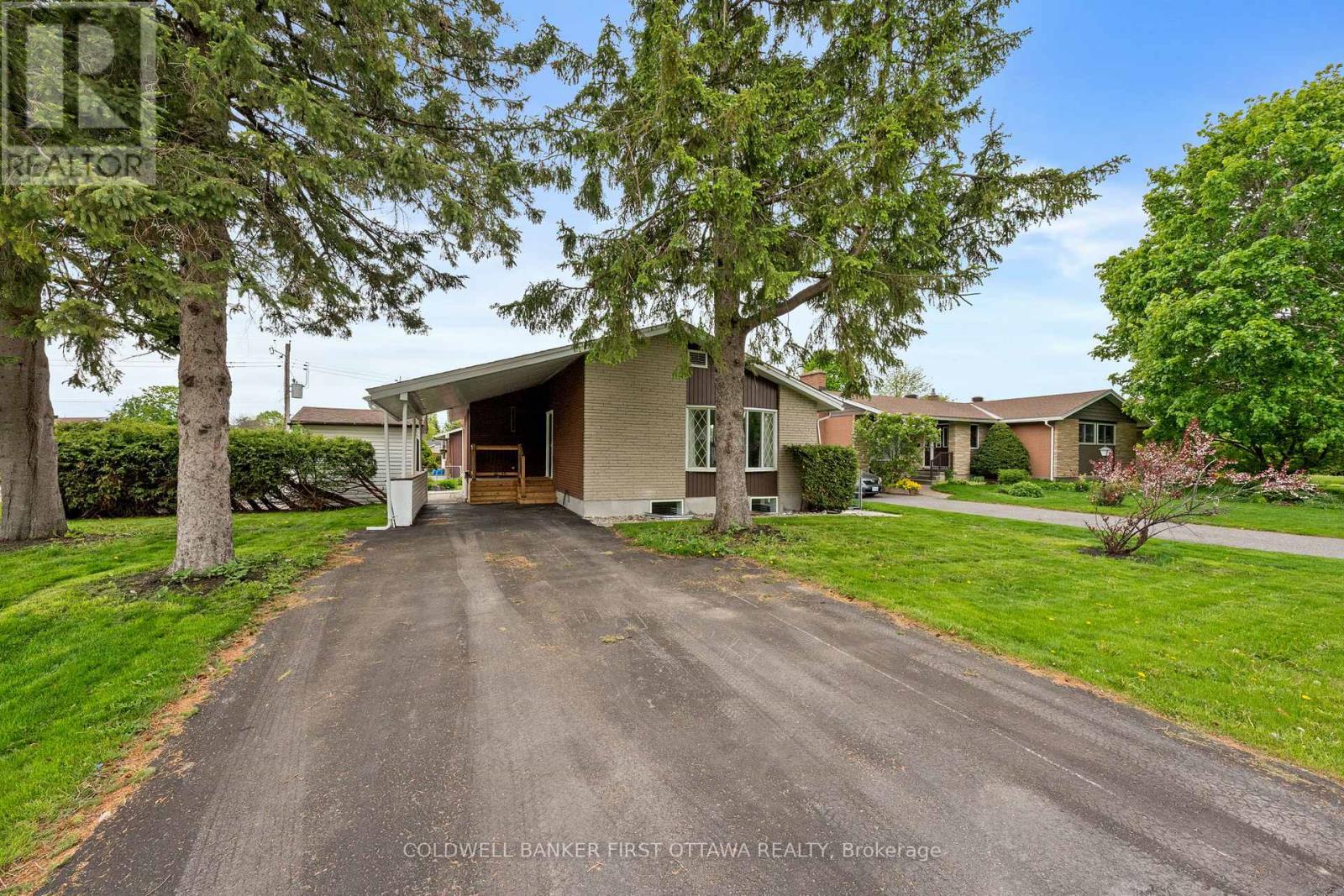 26 Spring Garden Avenue, Ottawa, Ontario  K2G 3B4 - Photo 2 - X13559662
