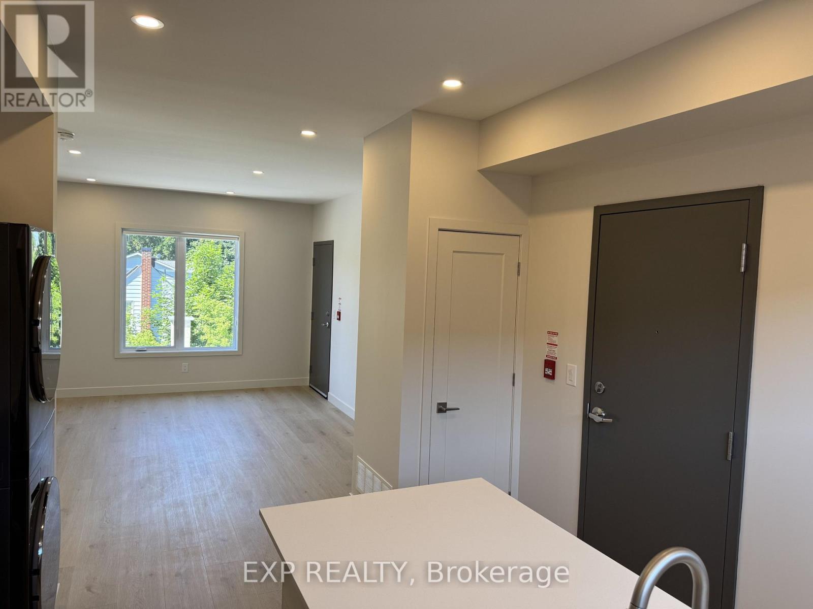 5 - 1301 Dorchester Avenue, Ottawa, Ontario  K1Z 8E8 - Photo 3 - X13561812