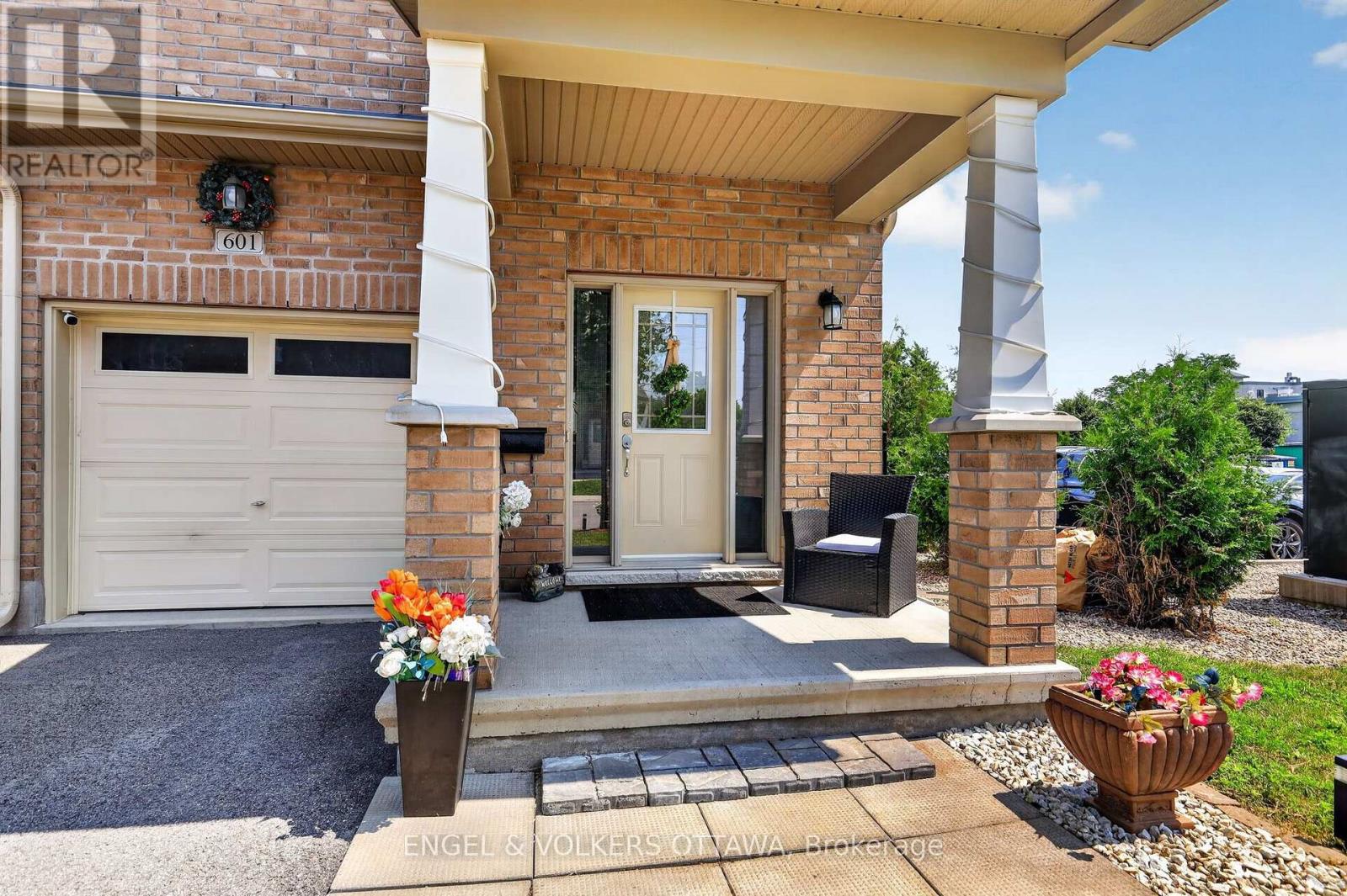 601 Via Campanale Avenue, Ottawa, Ontario  K2J 4A2 - Photo 3 - X13561892