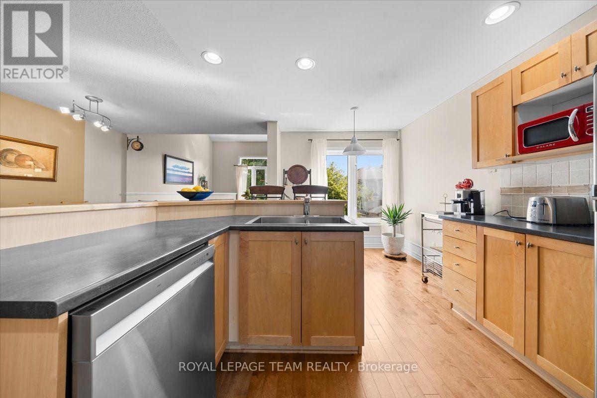 40 Saddlesmith Circle, Ottawa, Ontario  K2M 2Y9 - Photo 5 - X13563074