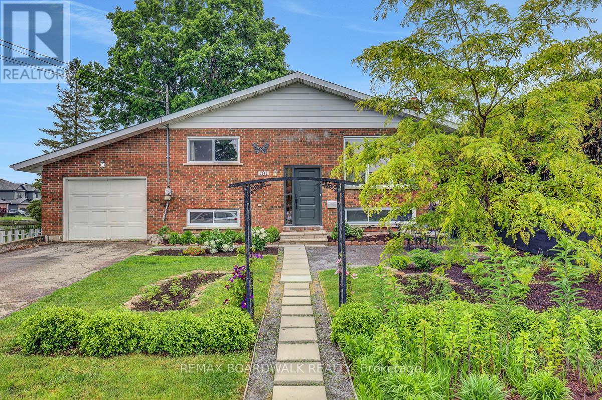 101 Park Avenue, Carleton Place, Ontario  K7C 2H4 - Photo 1 - X13563102