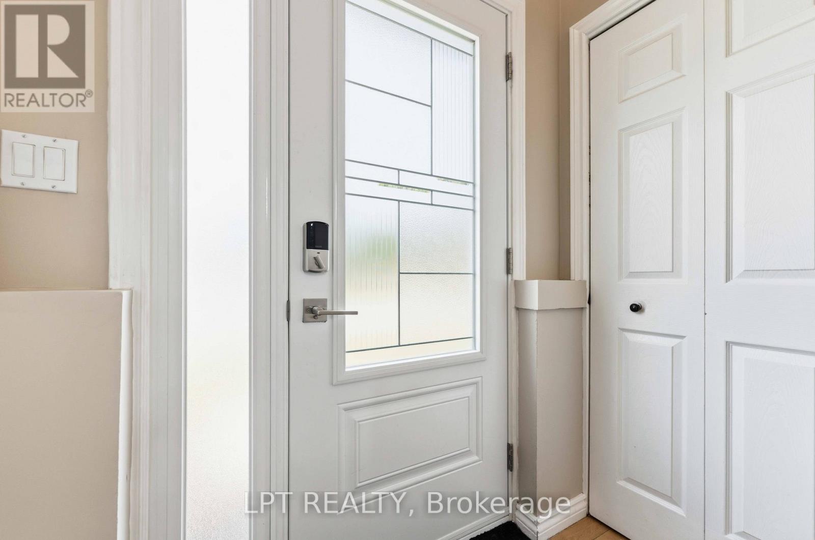 34 Fringewood Drive, Ottawa, Ontario  K2S 1V1 - Photo 3 - X13563268