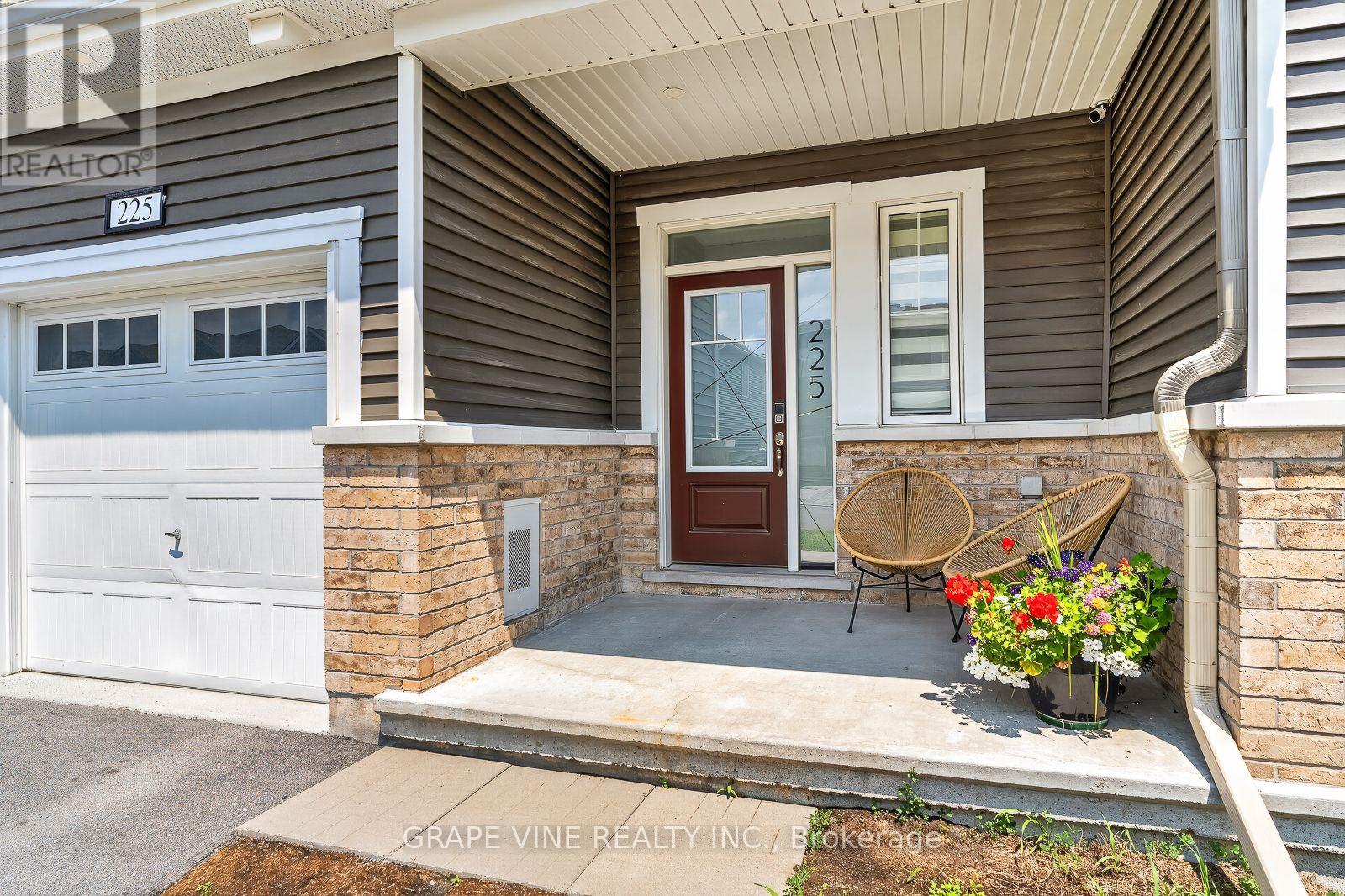 225 Billrian Crescent, Ottawa, Ontario  K2S 3A5 - Photo 2 - X13563744
