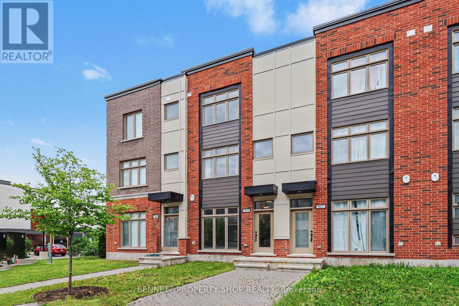 919 Moses Tennisco Street, Ottawa, Ontario  K1K 5A8 - Photo 1 - X13563998