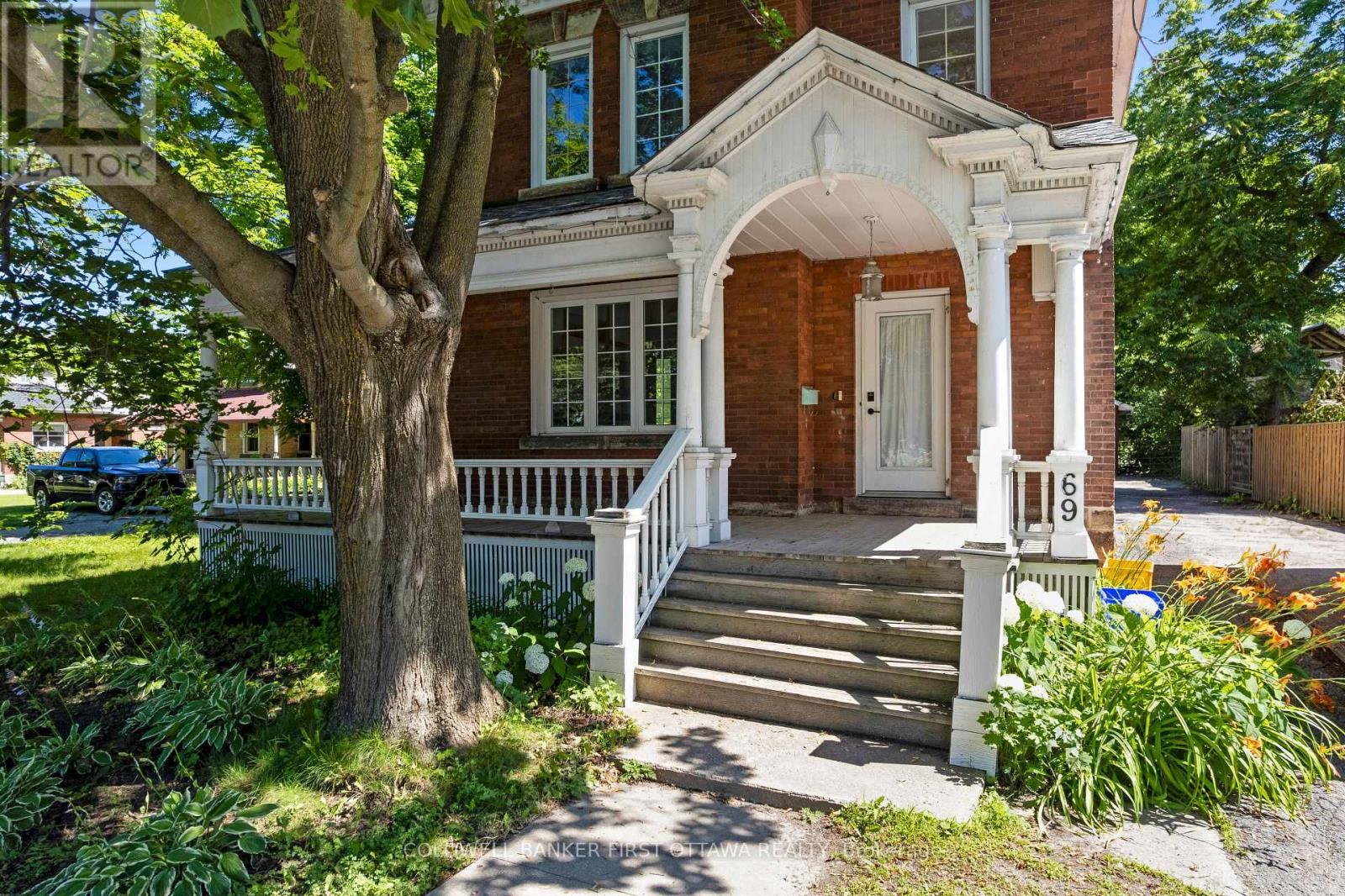 69 Wilson Street W, Perth, Ontario  K7H 2N7 - Photo 1 - X13564212