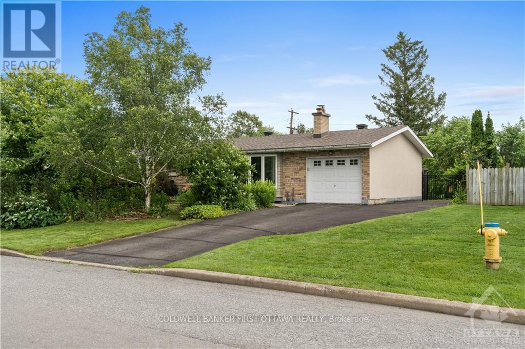 12 Oakwood Avenue, Ottawa, Ontario  K2E 6A5 - Photo 1 - X13564324