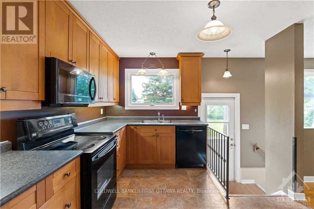 12 Oakwood Avenue, Ottawa, Ontario  K2E 6A5 - Photo 10 - X13564324