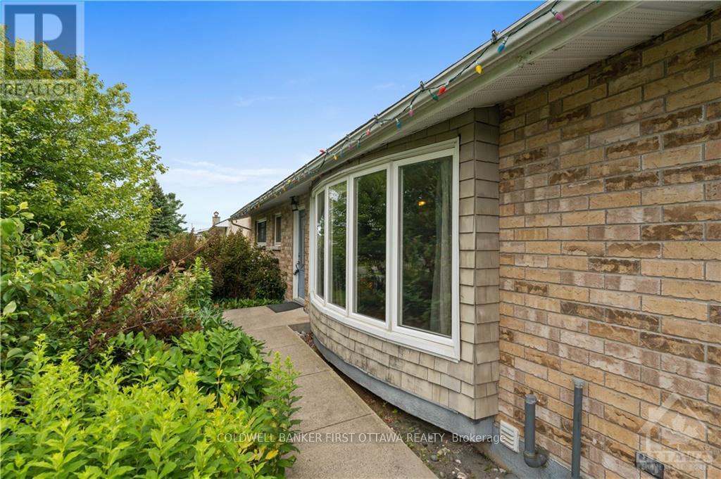 12 Oakwood Avenue, Ottawa, Ontario  K2E 6A5 - Photo 3 - X13564324