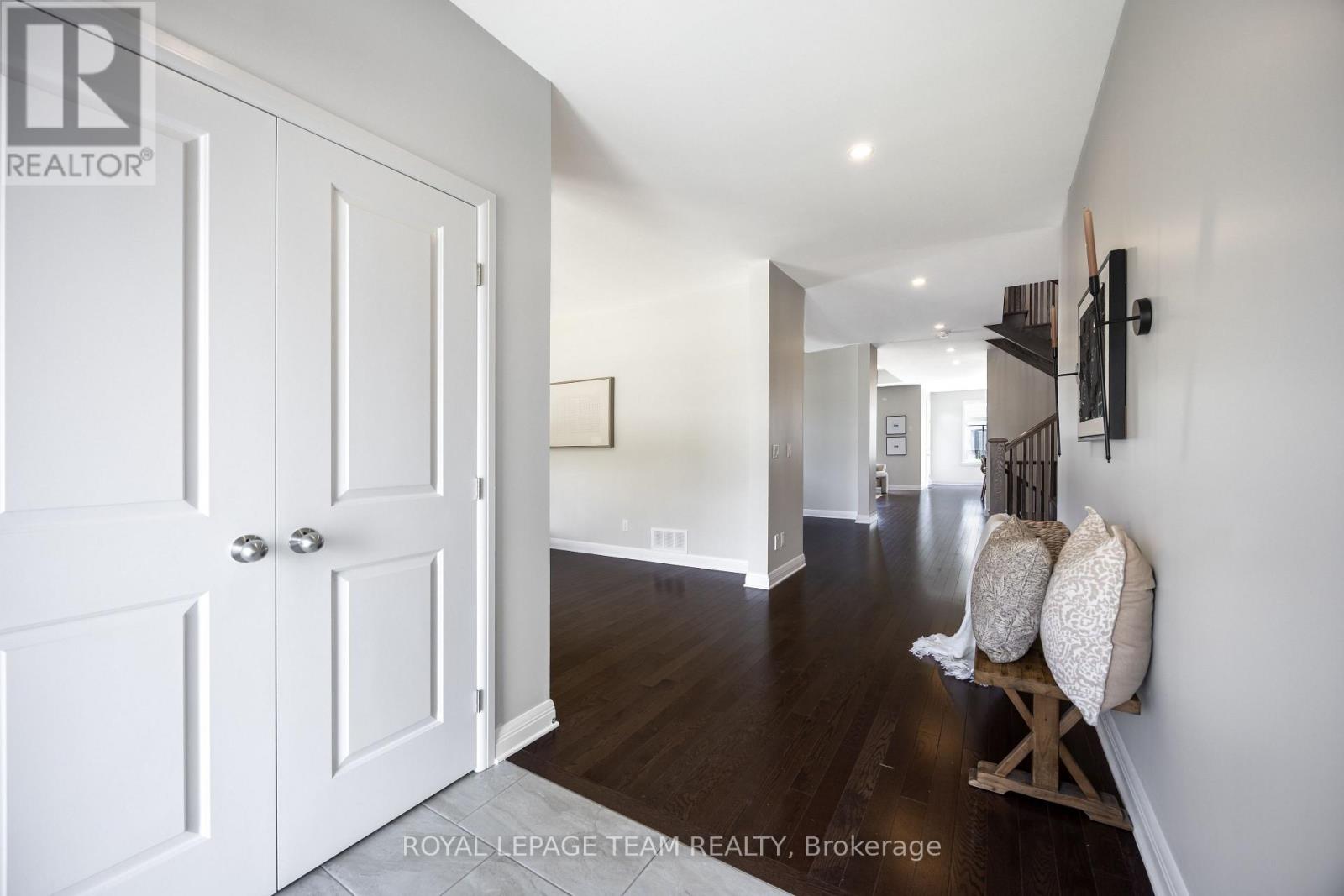 131 Escarpment Crescent, Ottawa, Ontario  K2T 0L8 - Photo 4 - X13565320