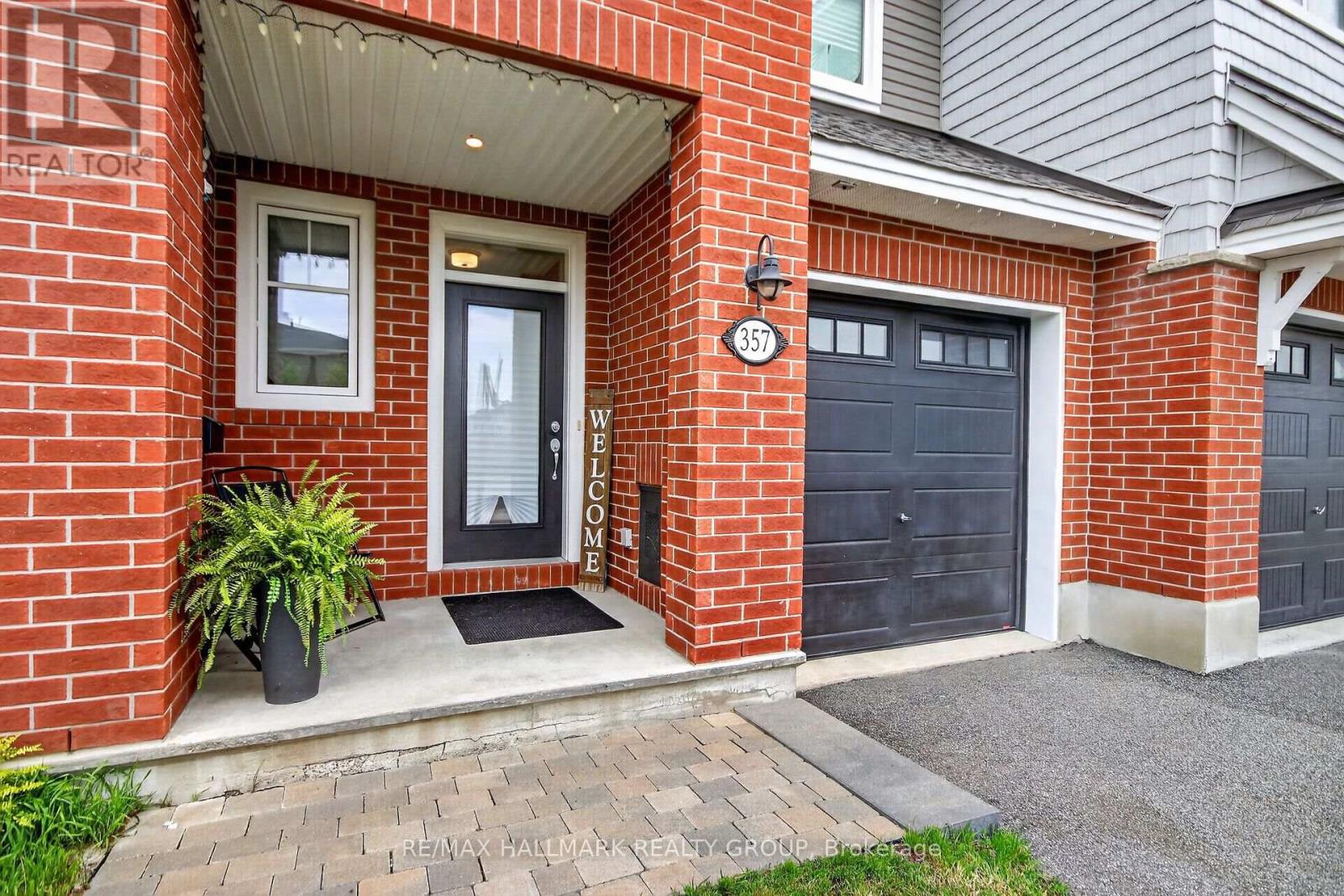 357 Barrett Farm Drive, Ottawa, Ontario  K1T 0Y6 - Photo 2 - X13565606