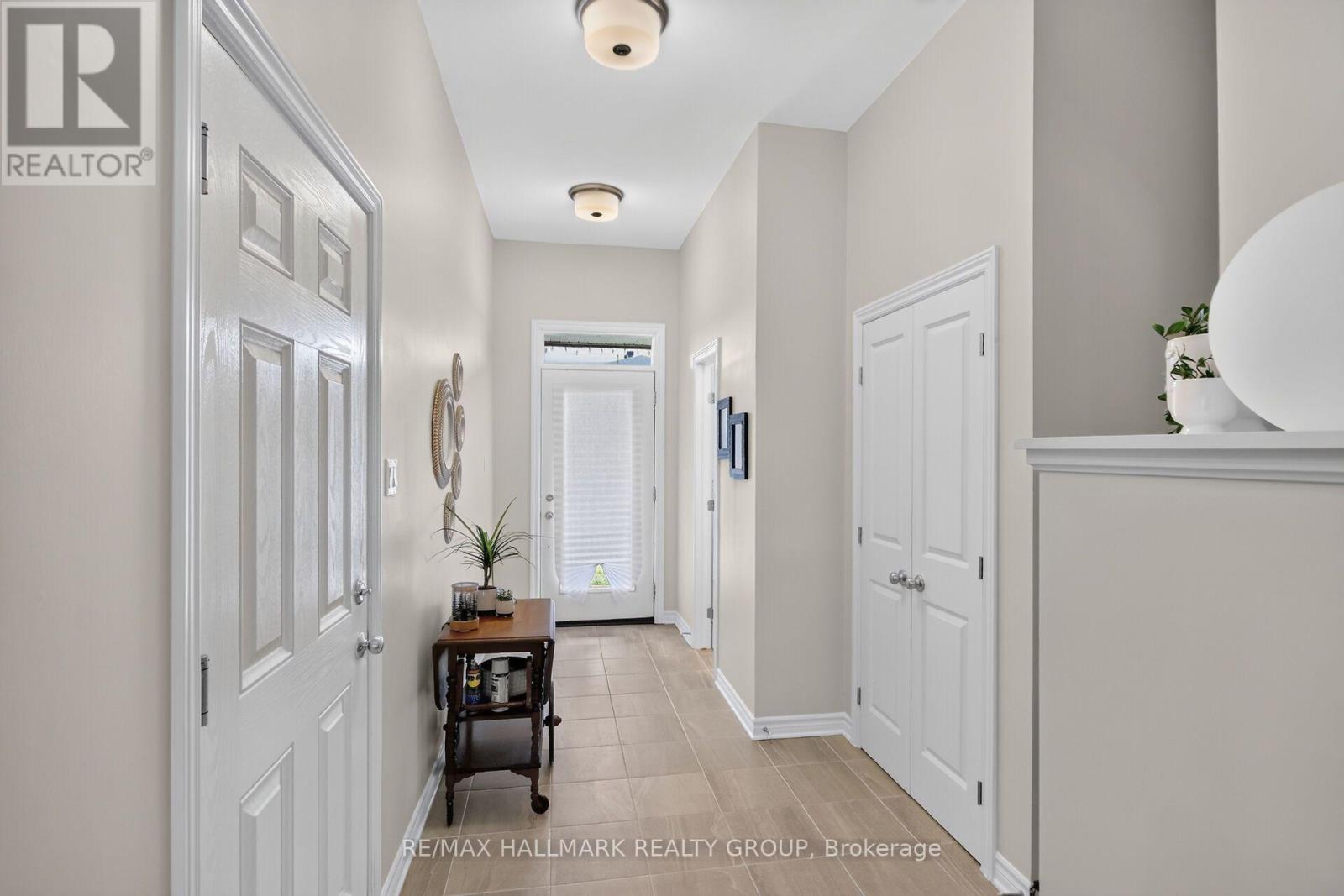 357 Barrett Farm Drive, Ottawa, Ontario  K1T 0Y6 - Photo 3 - X13565606