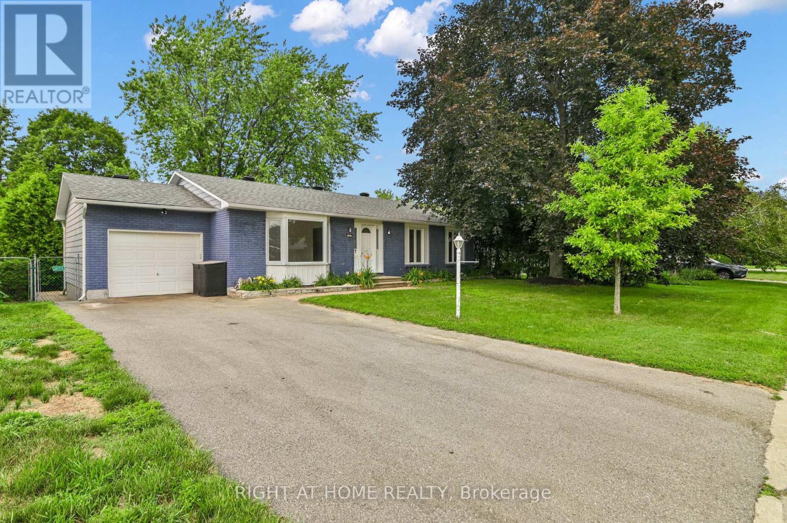 9 Leetom Crescent, Ottawa, Ontario  K2J 1E3 - Photo 2 - X13566274