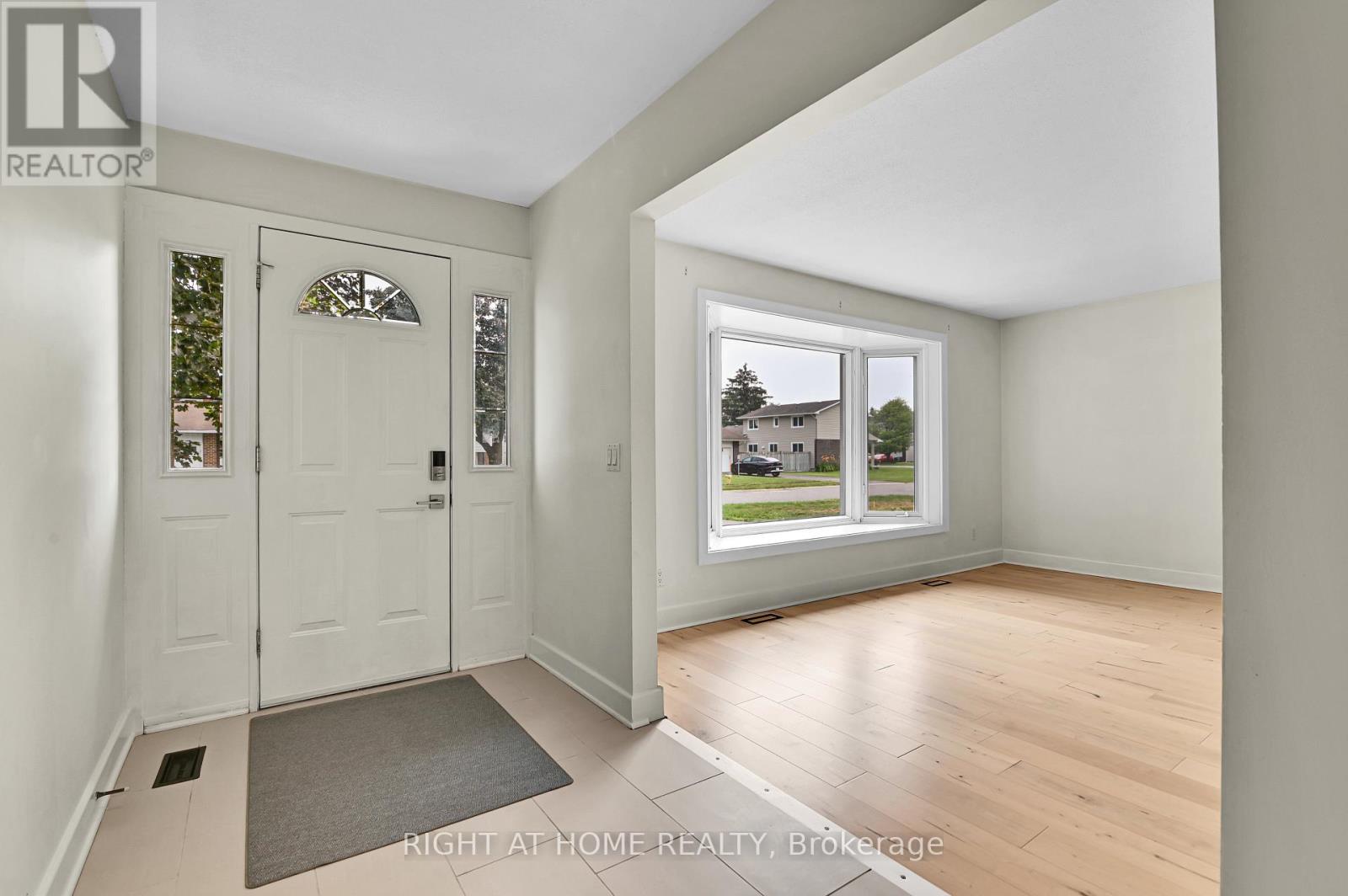 9 Leetom Crescent, Ottawa, Ontario  K2J 1E3 - Photo 3 - X13566274