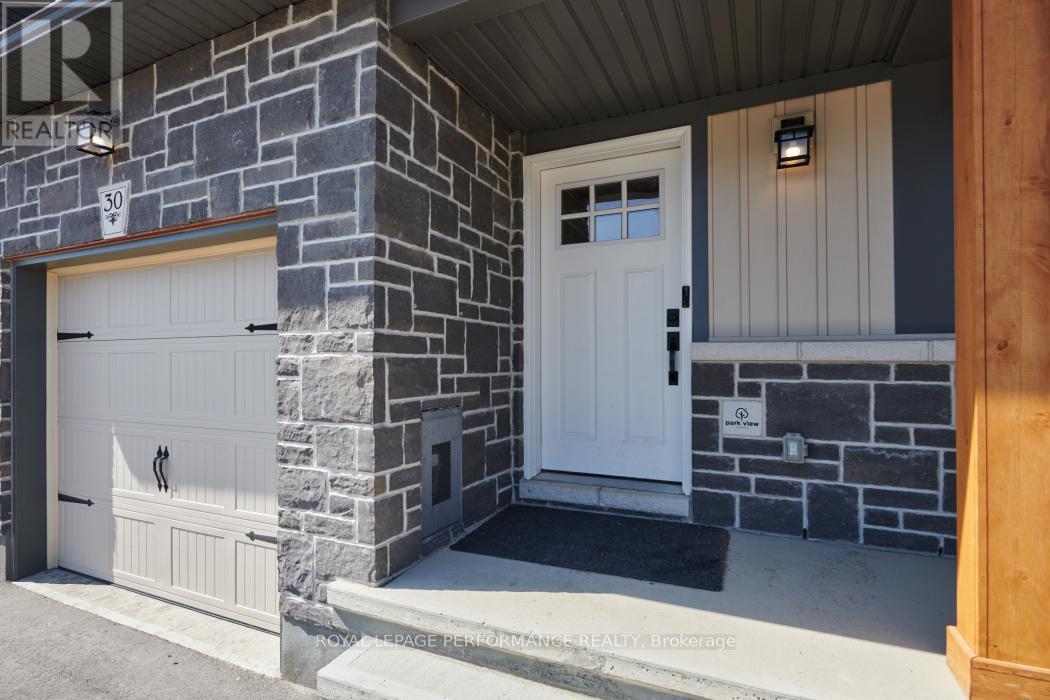 30 Whitcomb Crescent, Smiths Falls, Ontario  K7A 0C2 - Photo 2 - X13566766