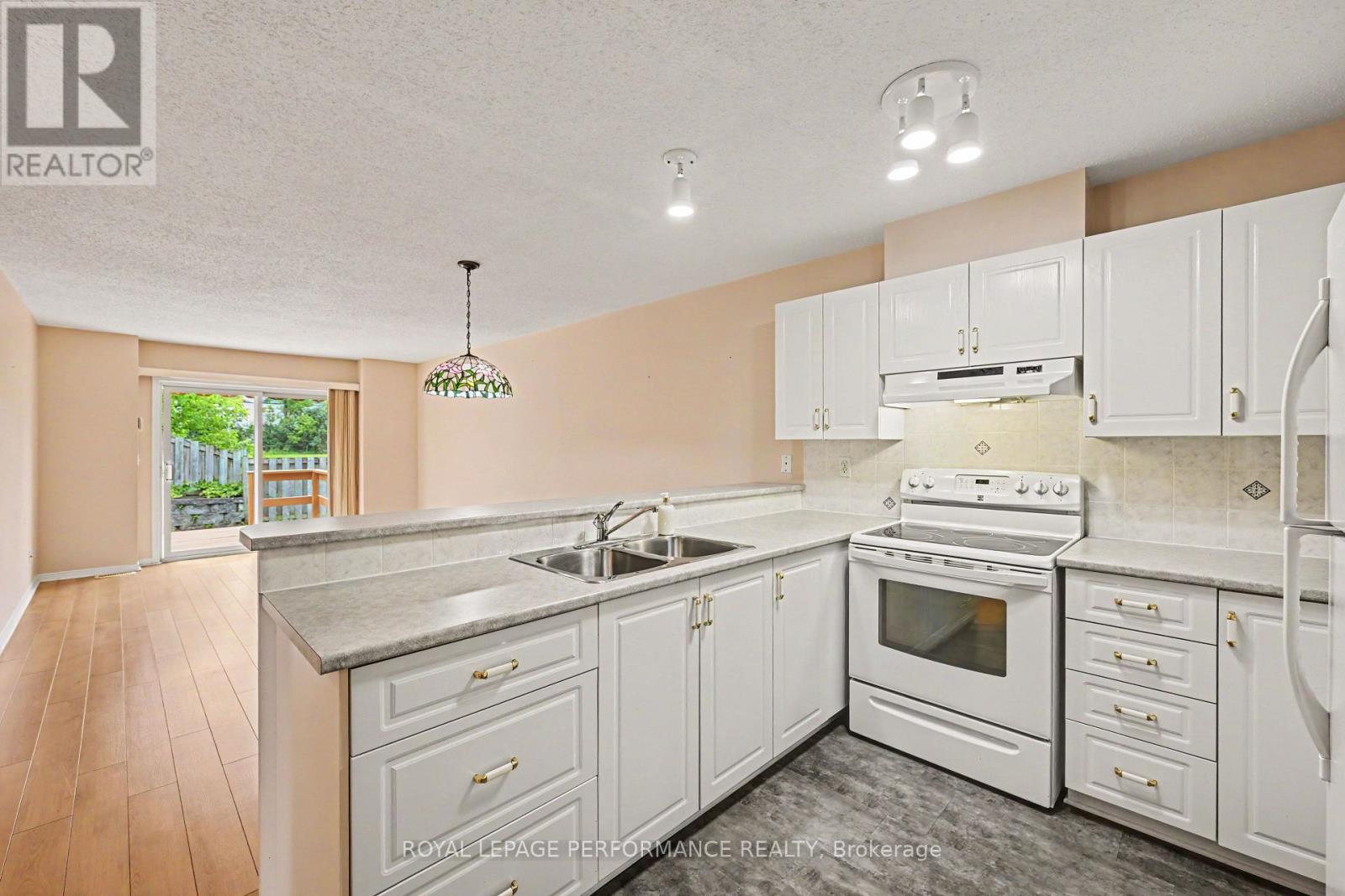 18 Daphne Crescent, Ottawa, Ontario  K2S 1Y1 - Photo 13 - X13567012