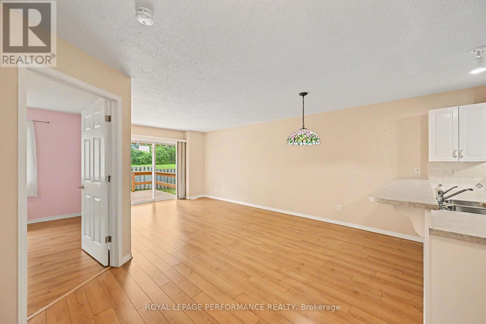 18 Daphne Crescent, Ottawa, Ontario  K2S 1Y1 - Photo 3 - X13567012
