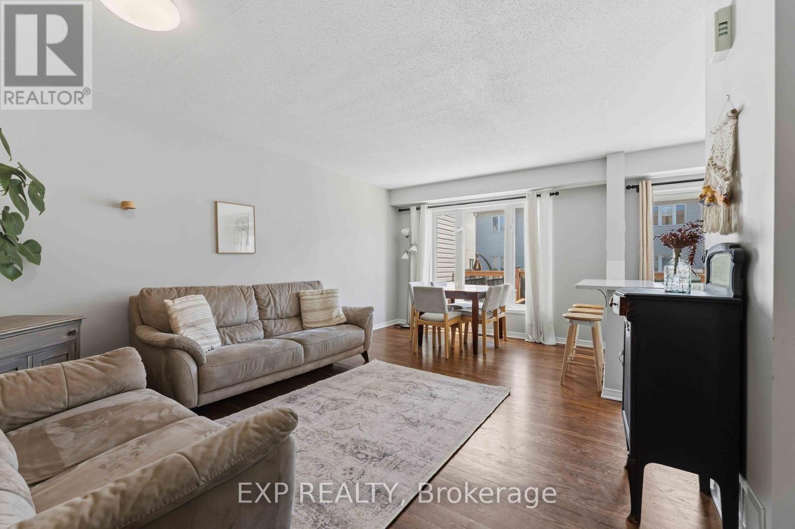 321 Brigitta Street, Ottawa, Ontario  K2S 0H8 - Photo 4 - X13567130