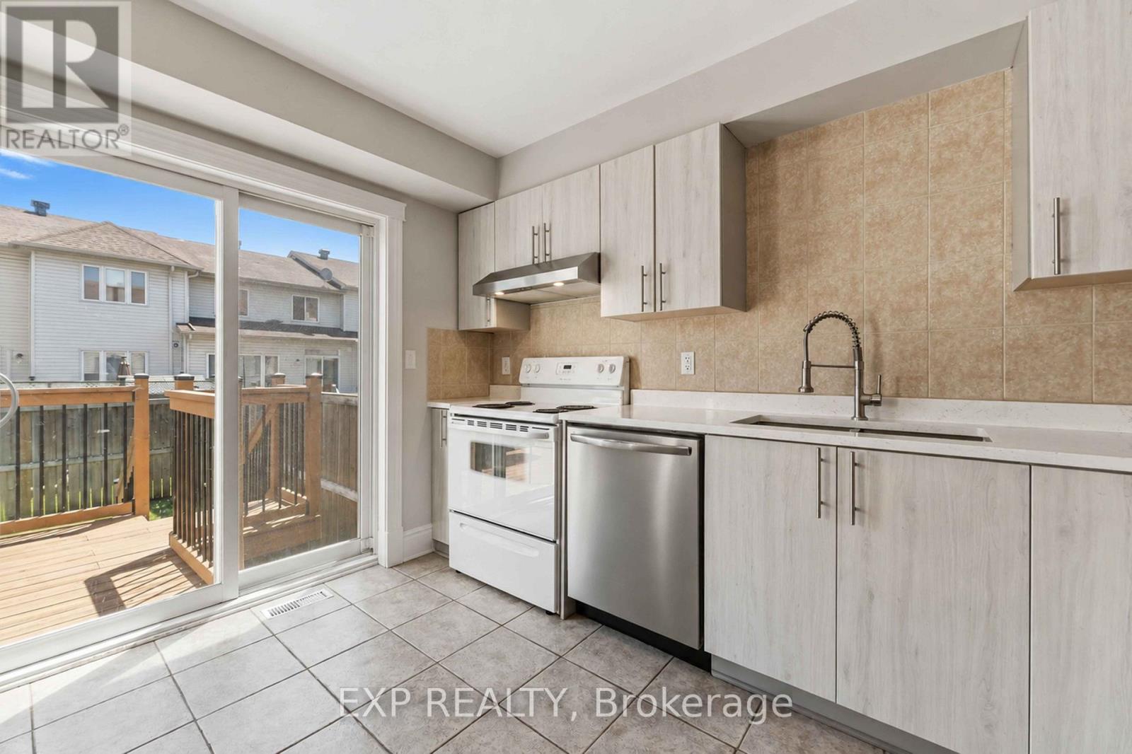 321 Brigitta Street, Ottawa, Ontario  K2S 0H8 - Photo 8 - X13567130