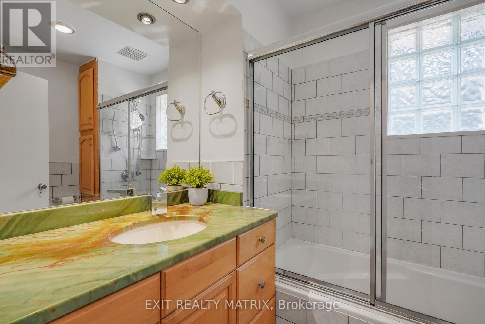 261 Montfort Street, Ottawa, Ontario  K1L 5P1 - Photo 9 - X13567142