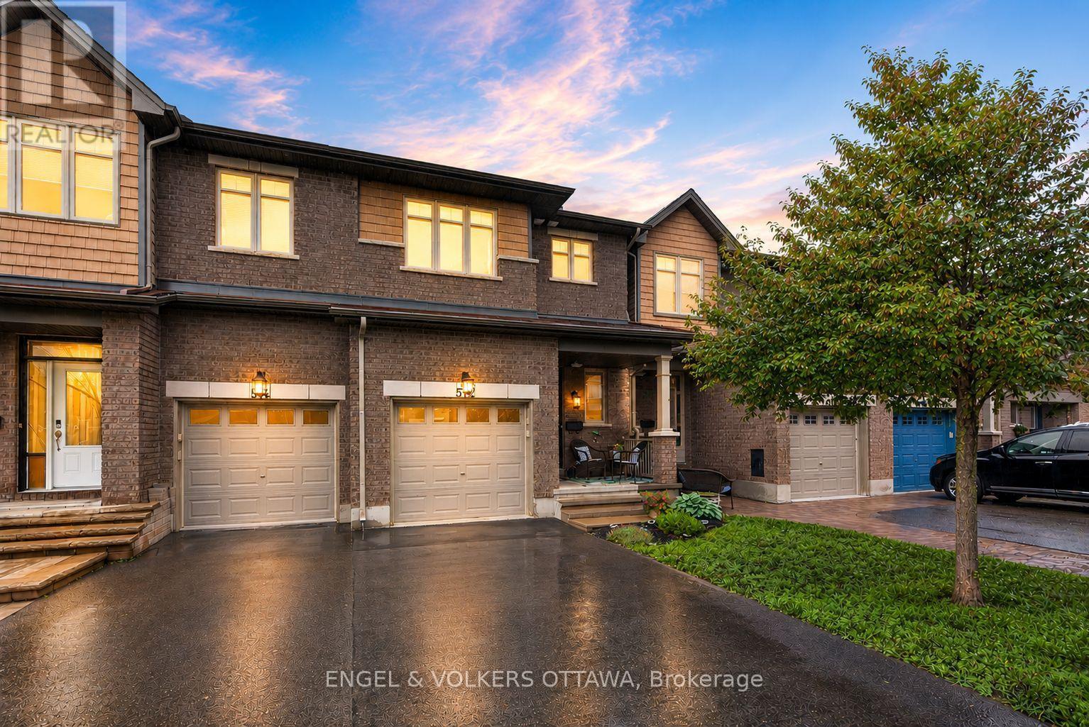512 Knotridge Street, Ottawa, Ontario  K1W 0C7 - Photo 1 - X13567448