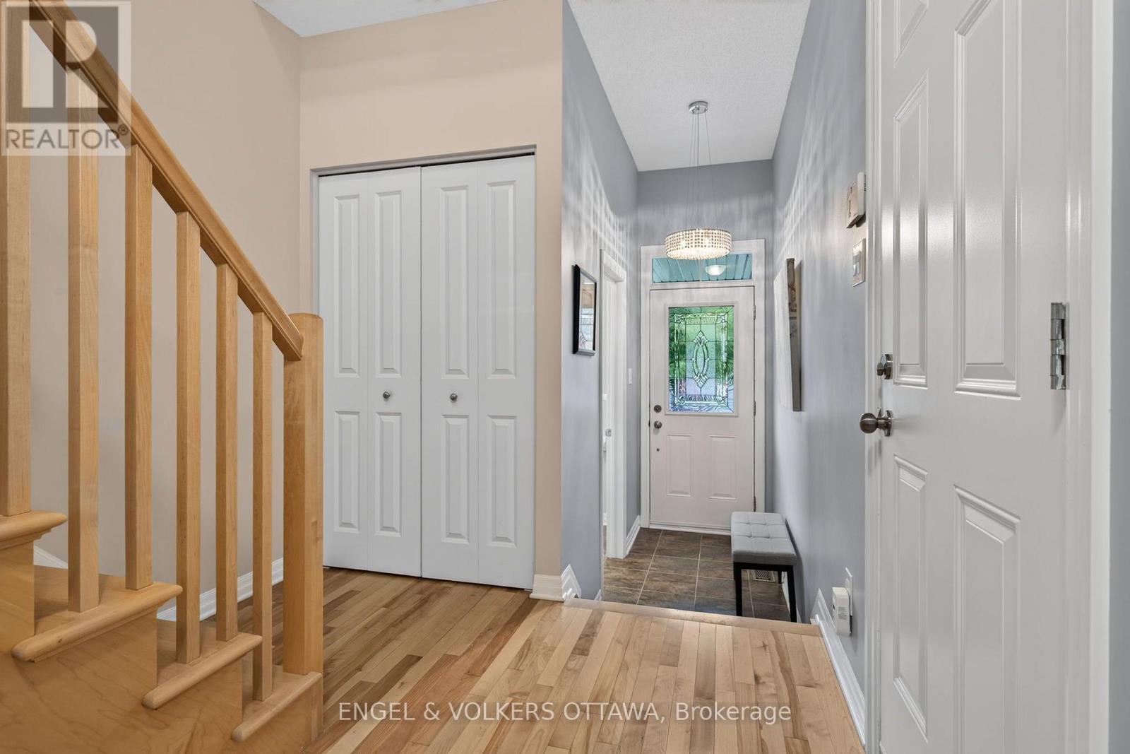 512 Knotridge Street, Ottawa, Ontario  K1W 0C7 - Photo 4 - X13567448