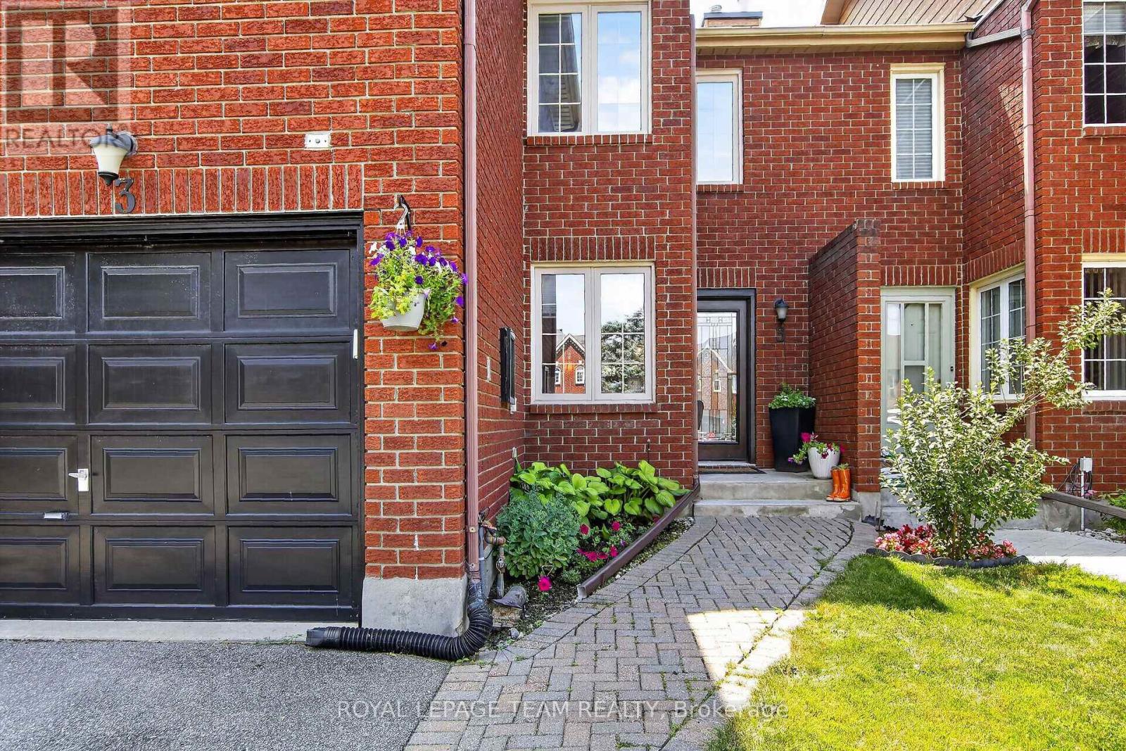 3 Hepburn Court, Ottawa, Ontario  K2L 3Z3 - Photo 1 - X13567932
