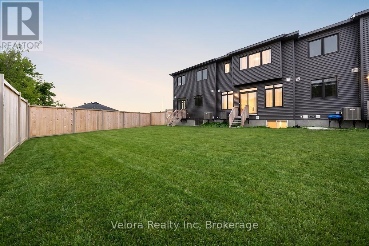 611 Knotridge Street, Ottawa, Ontario  K1W 0M3 - Photo 2 - X13568070