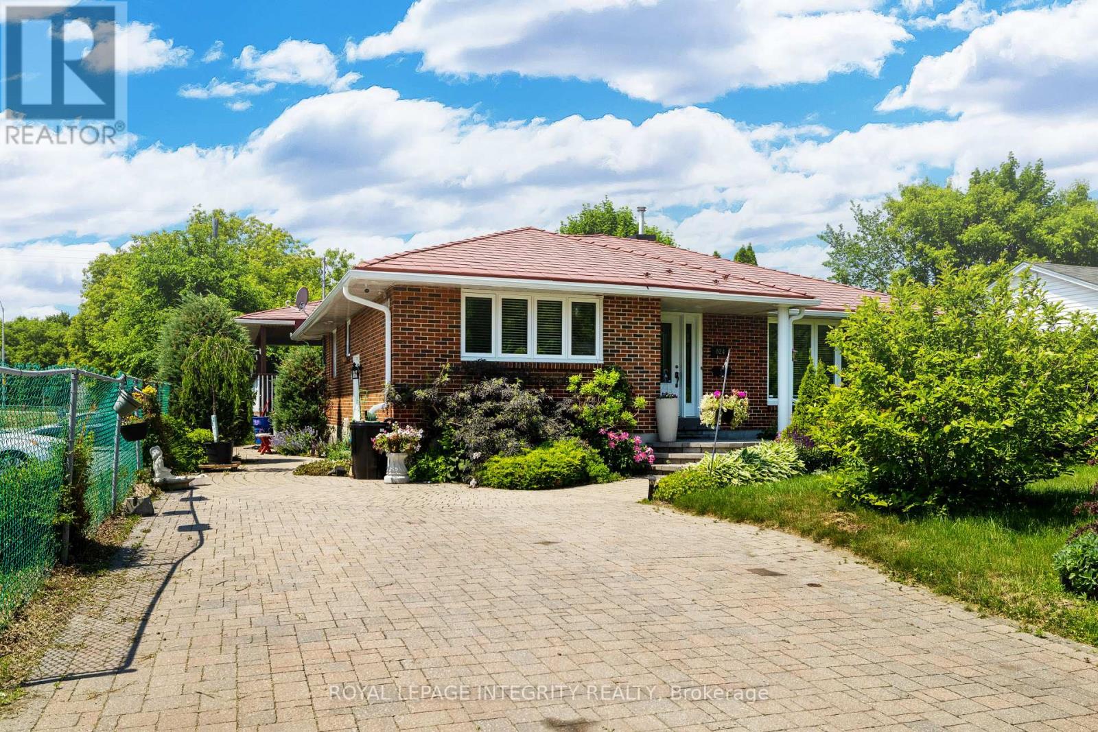 924 Rex Avenue, Ottawa, Ontario  K2A 2P7 - Photo 2 - X13568280
