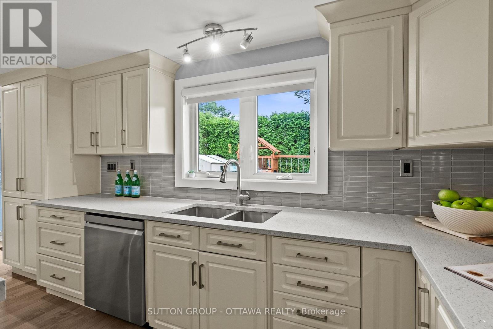 2450 Blackstone Crescent, Ottawa, Ontario  K1B 4H2 - Photo 14 - X13569204