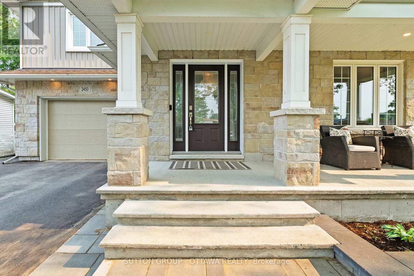 2450 Blackstone Crescent, Ottawa, Ontario  K1B 4H2 - Photo 2 - X13569204