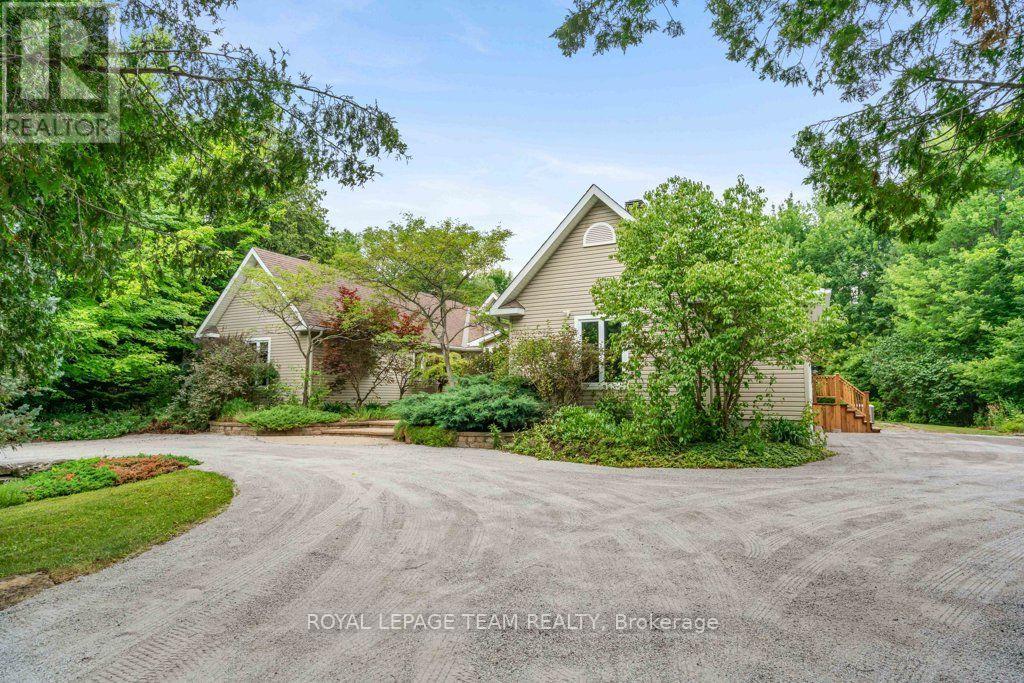 6485 Waddion Drive, Ottawa, Ontario  K4P 1E7 - Photo 1 - X13569722