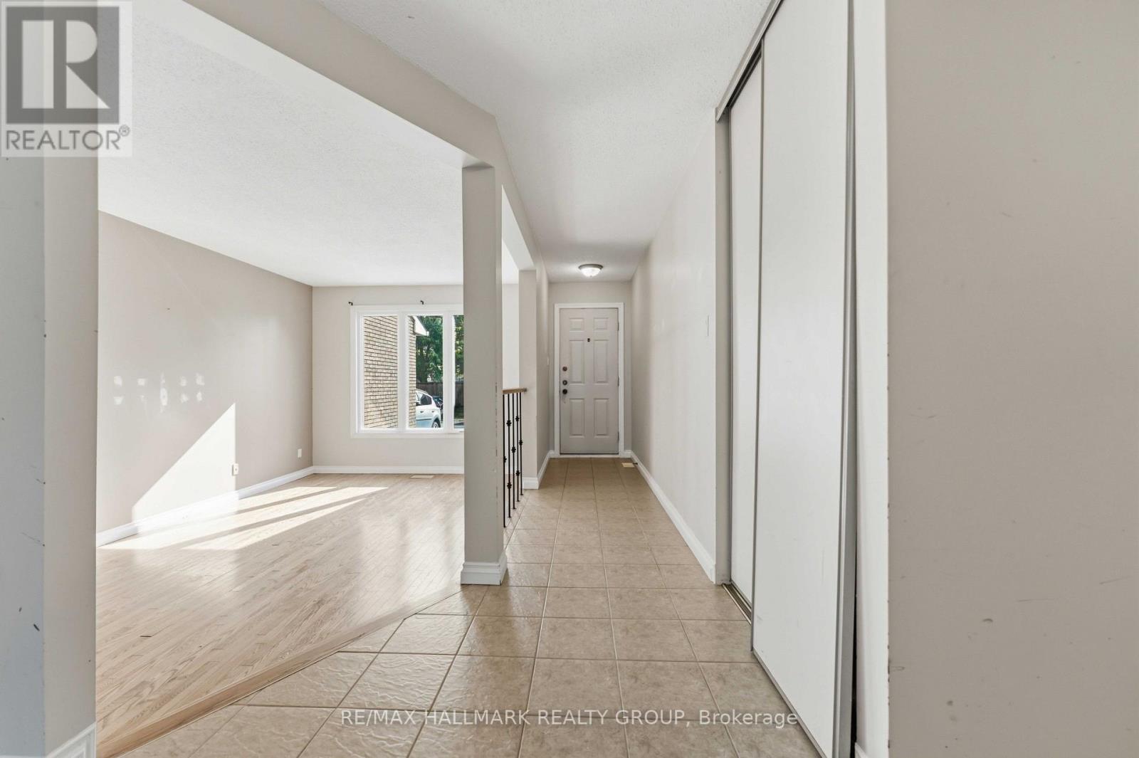 1093 St-Emmanuel Terrace, Ottawa, Ontario  K1C 2J6 - Photo 2 - X13570094