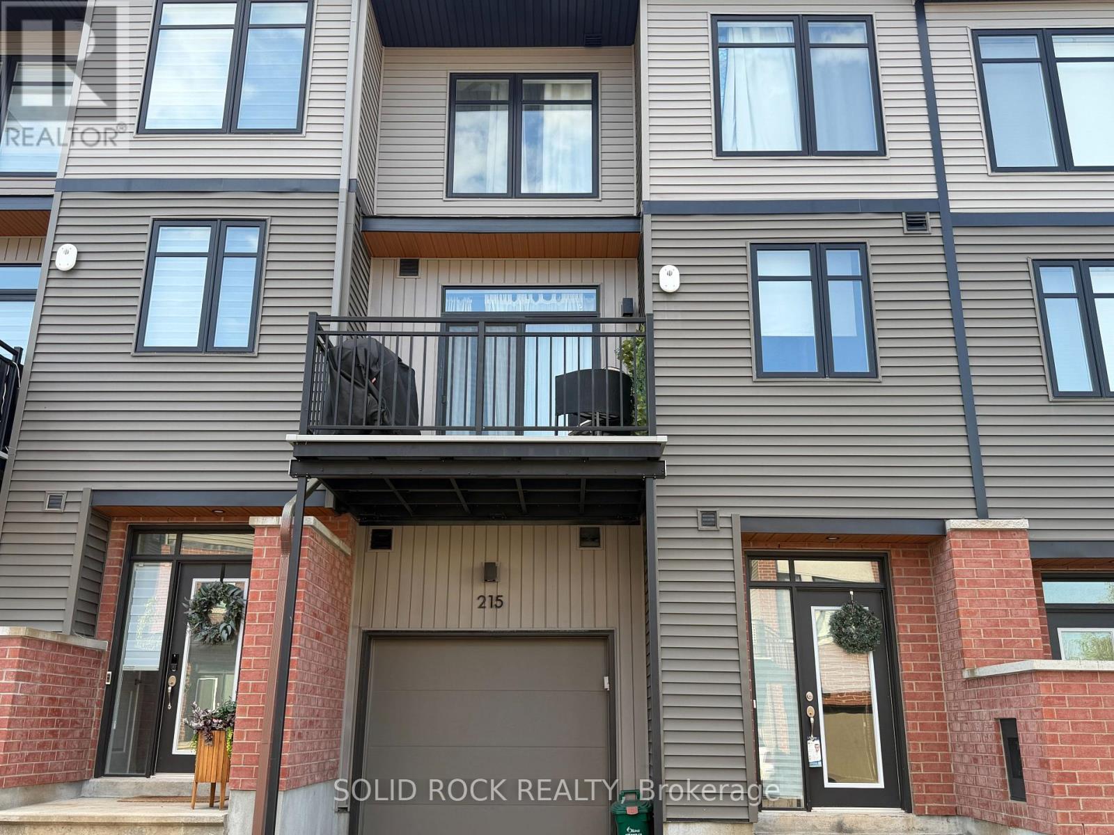215 Tussock Private, Ottawa, Ontario  K1X 0M8 - Photo 2 - X13570278