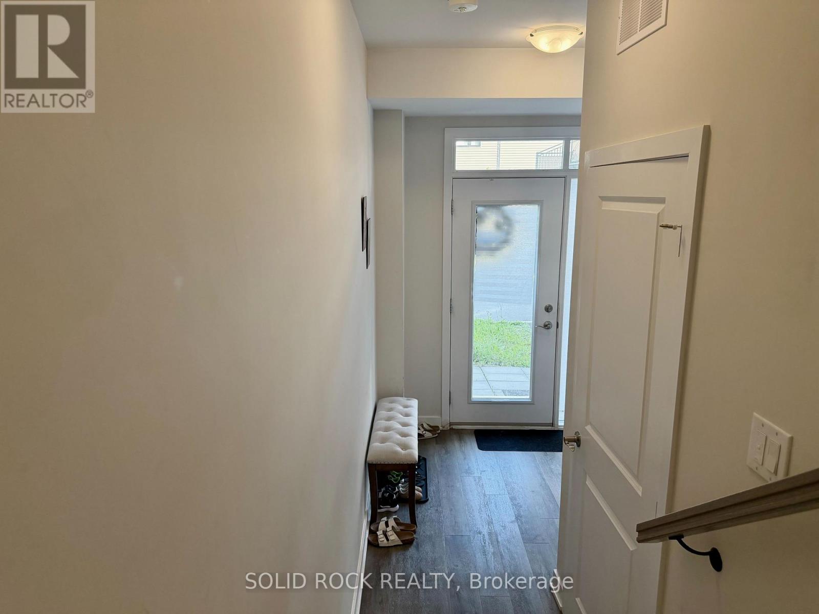 215 Tussock Private, Ottawa, Ontario  K1X 0M8 - Photo 4 - X13570278