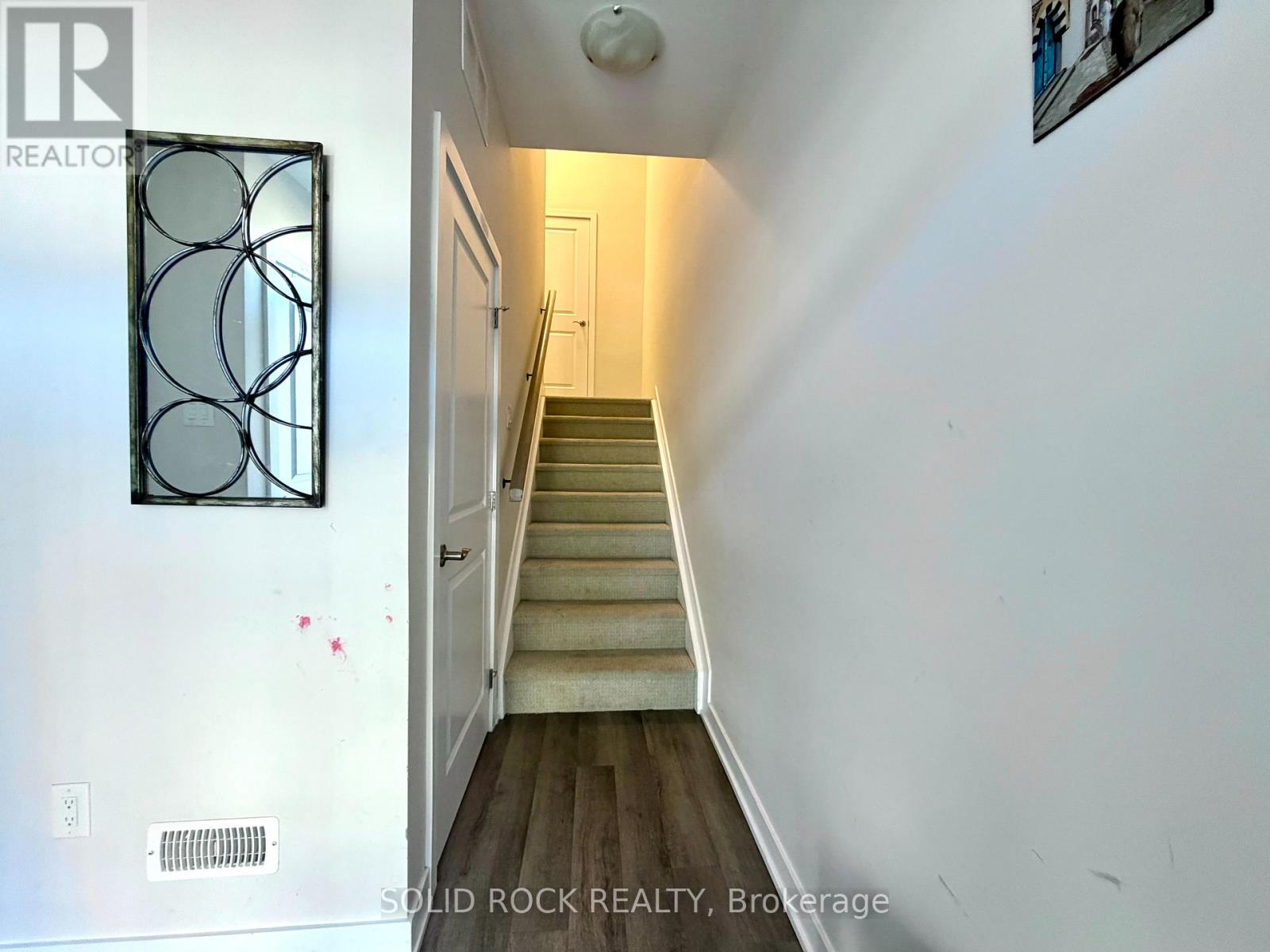 215 Tussock Private, Ottawa, Ontario  K1X 0M8 - Photo 5 - X13570278