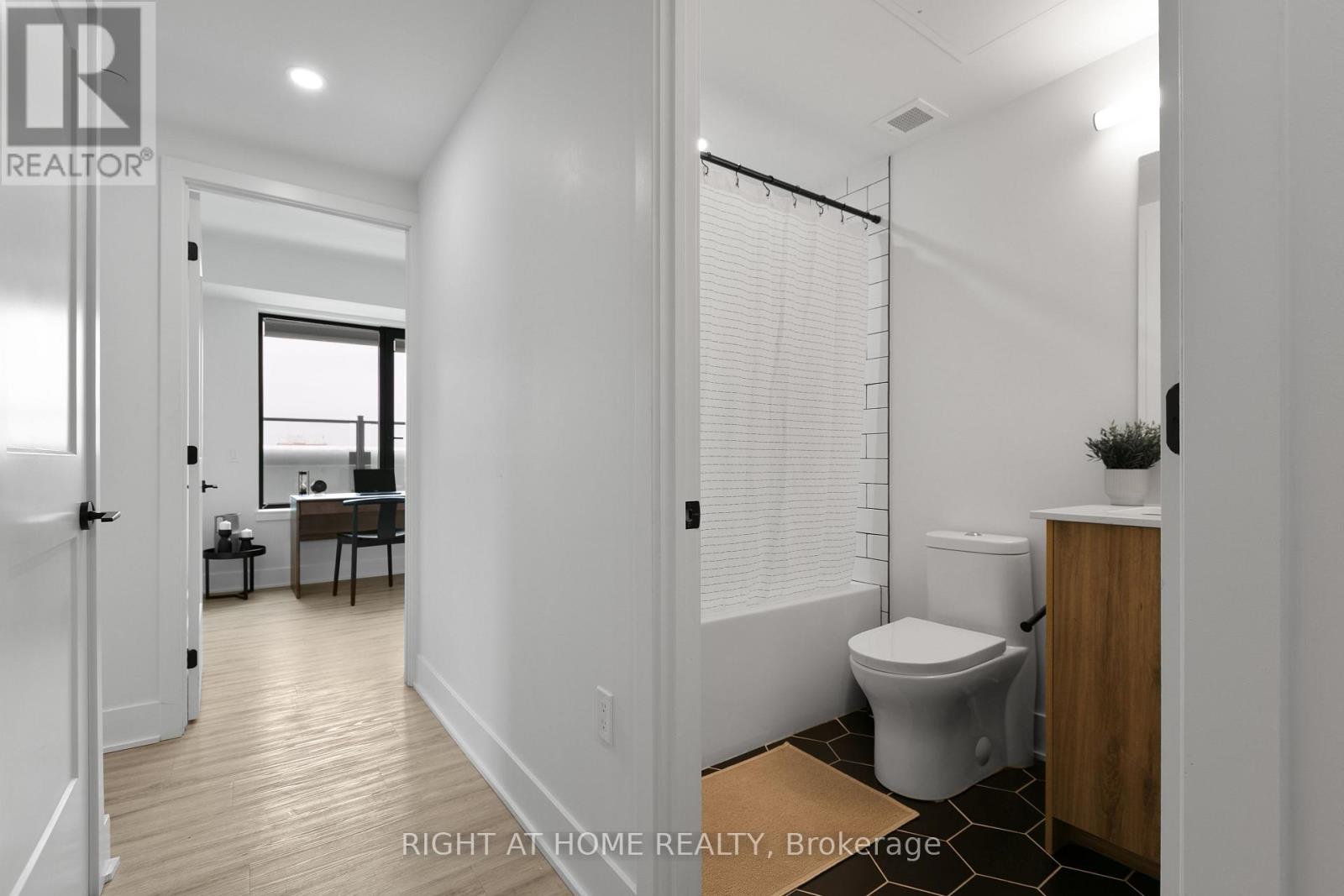 301 - 377 Winona Avenue, Ottawa, Ontario  K1Z 5H8 - Photo 3 - X13570332